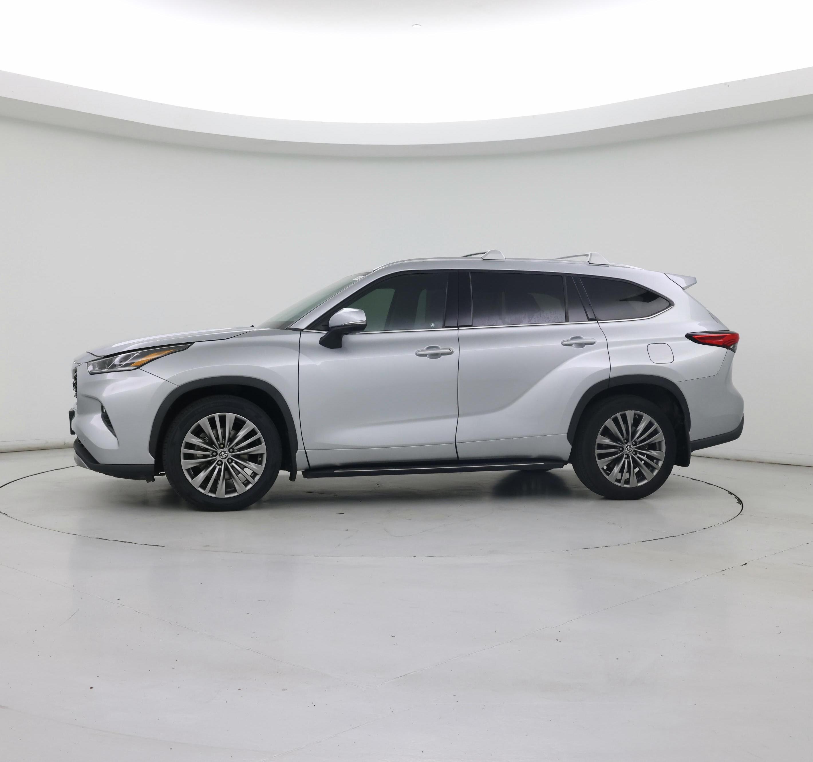 Thumbnail: 2021 Toyota Highlander - 3