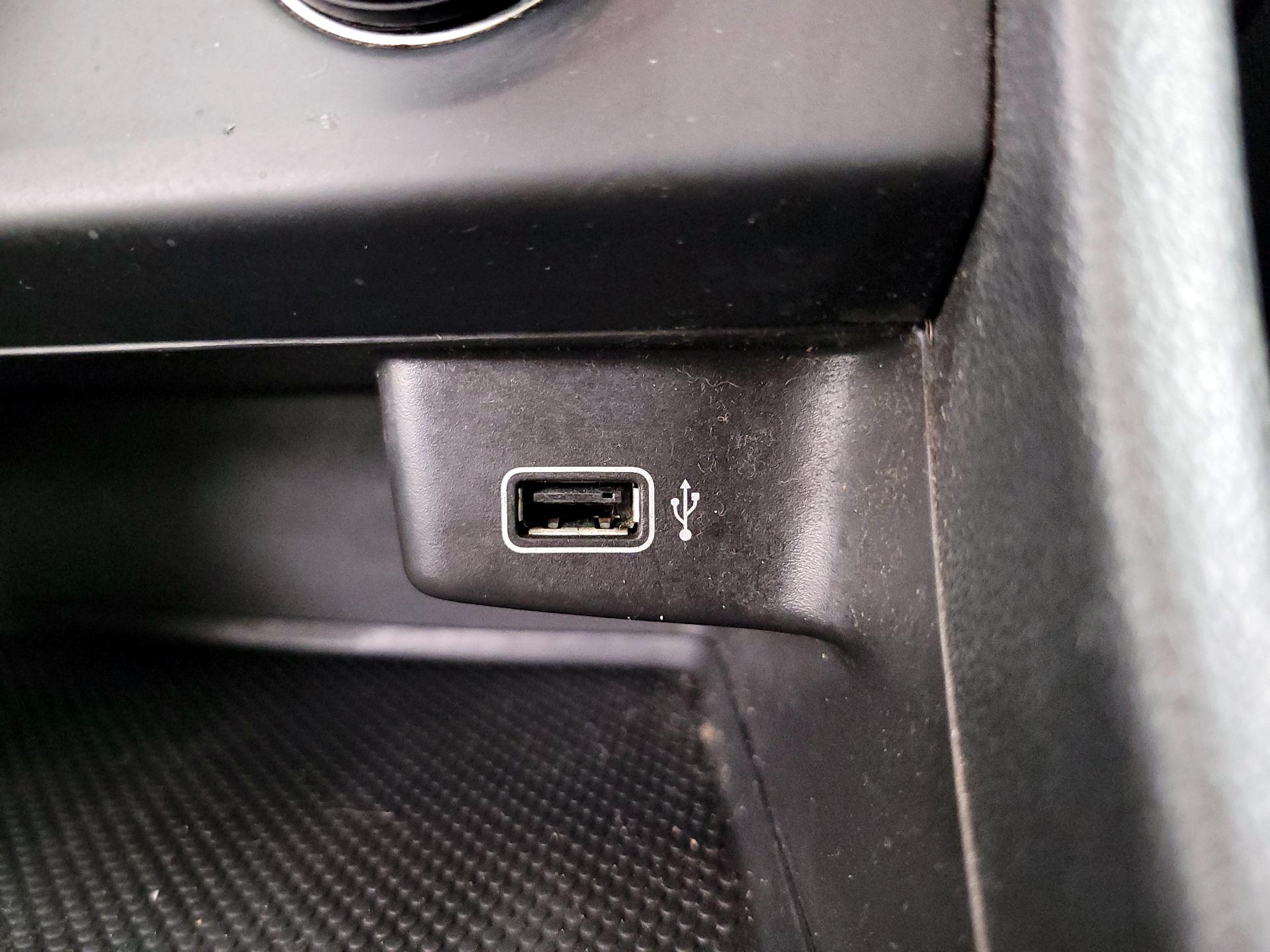 Thumbnail: 2019 Volkswagen Jetta - 18