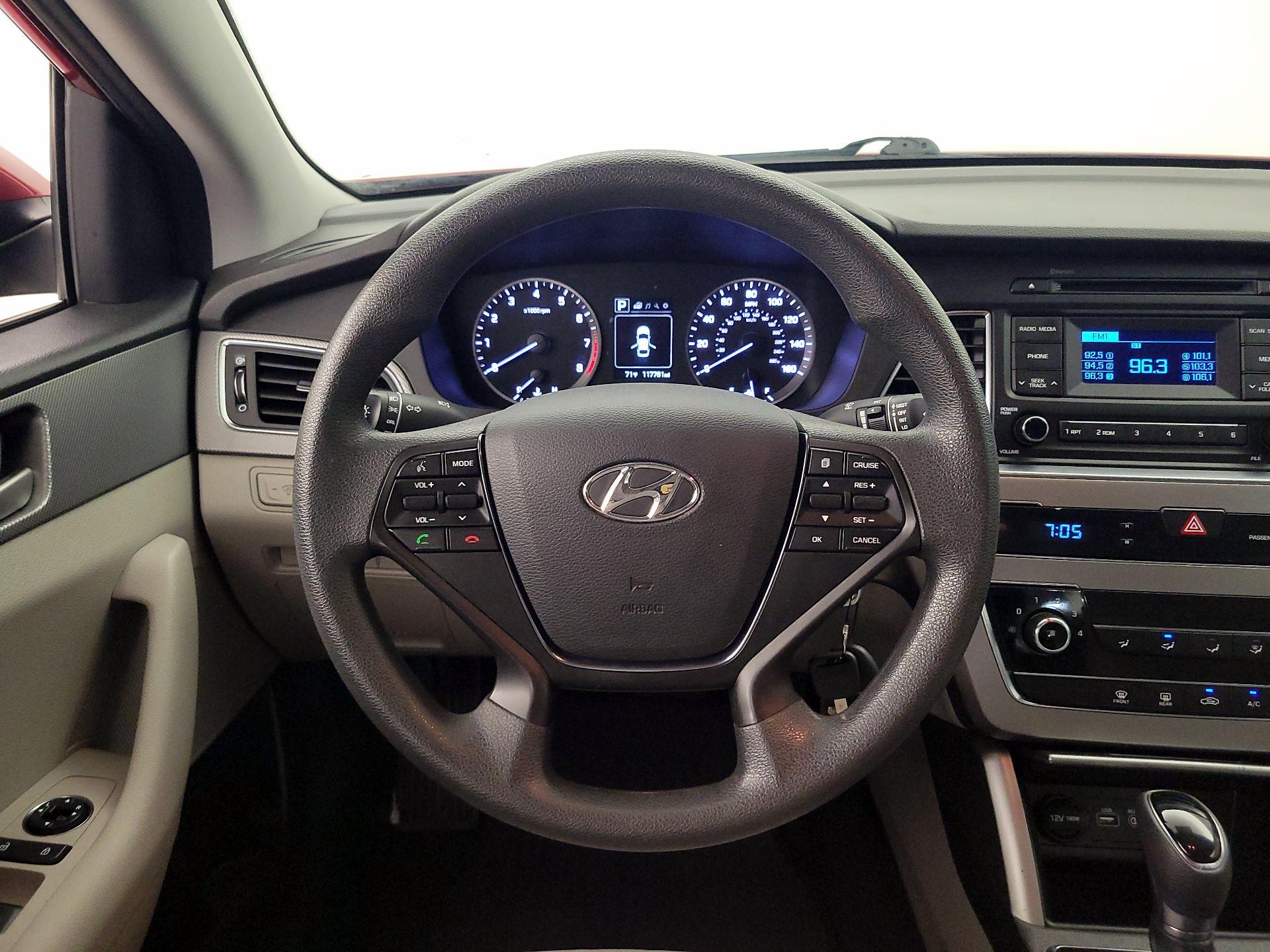 Thumbnail: 2015 Hyundai Sonata - 10