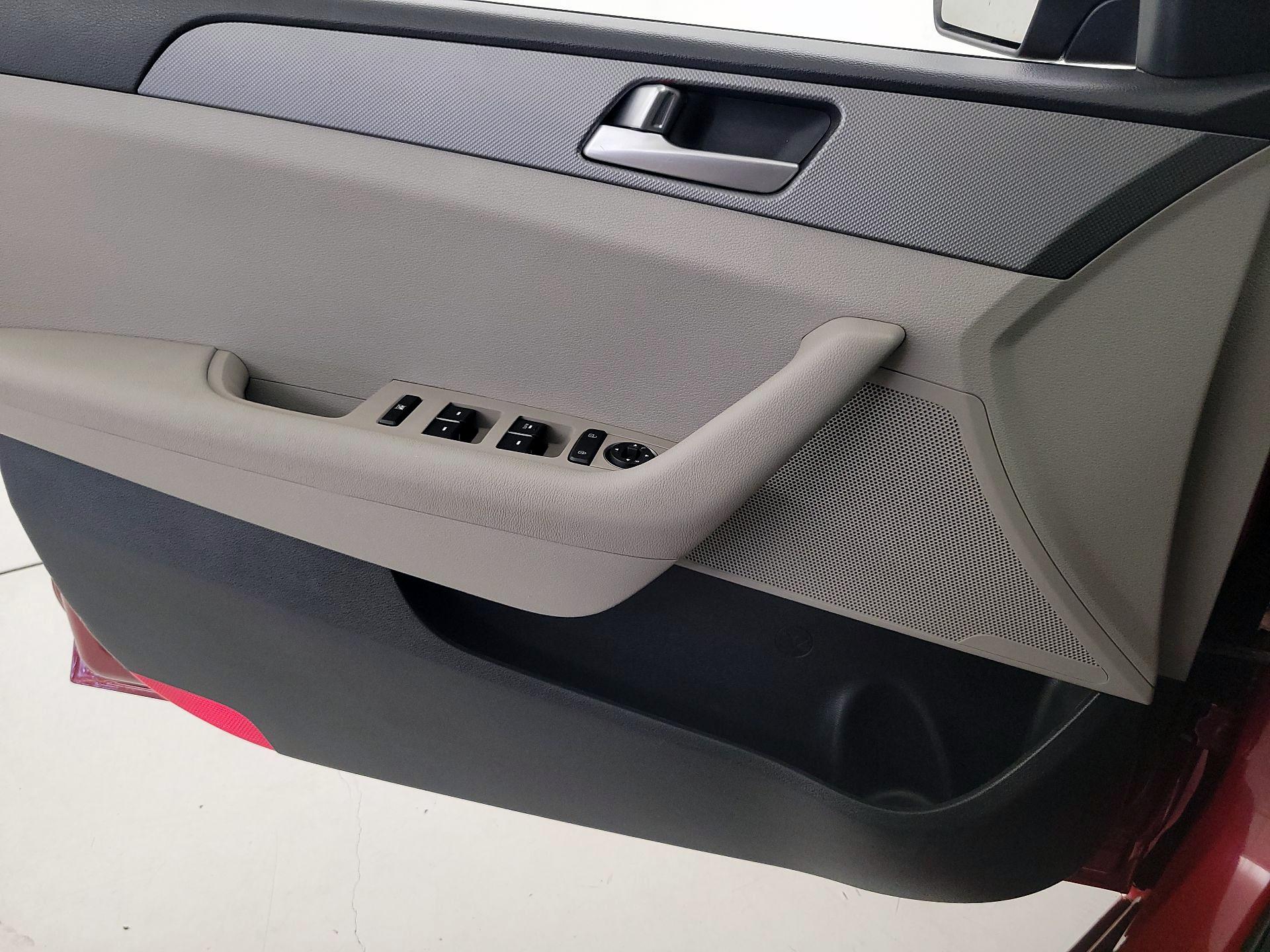 Thumbnail: 2015 Hyundai Sonata - 12