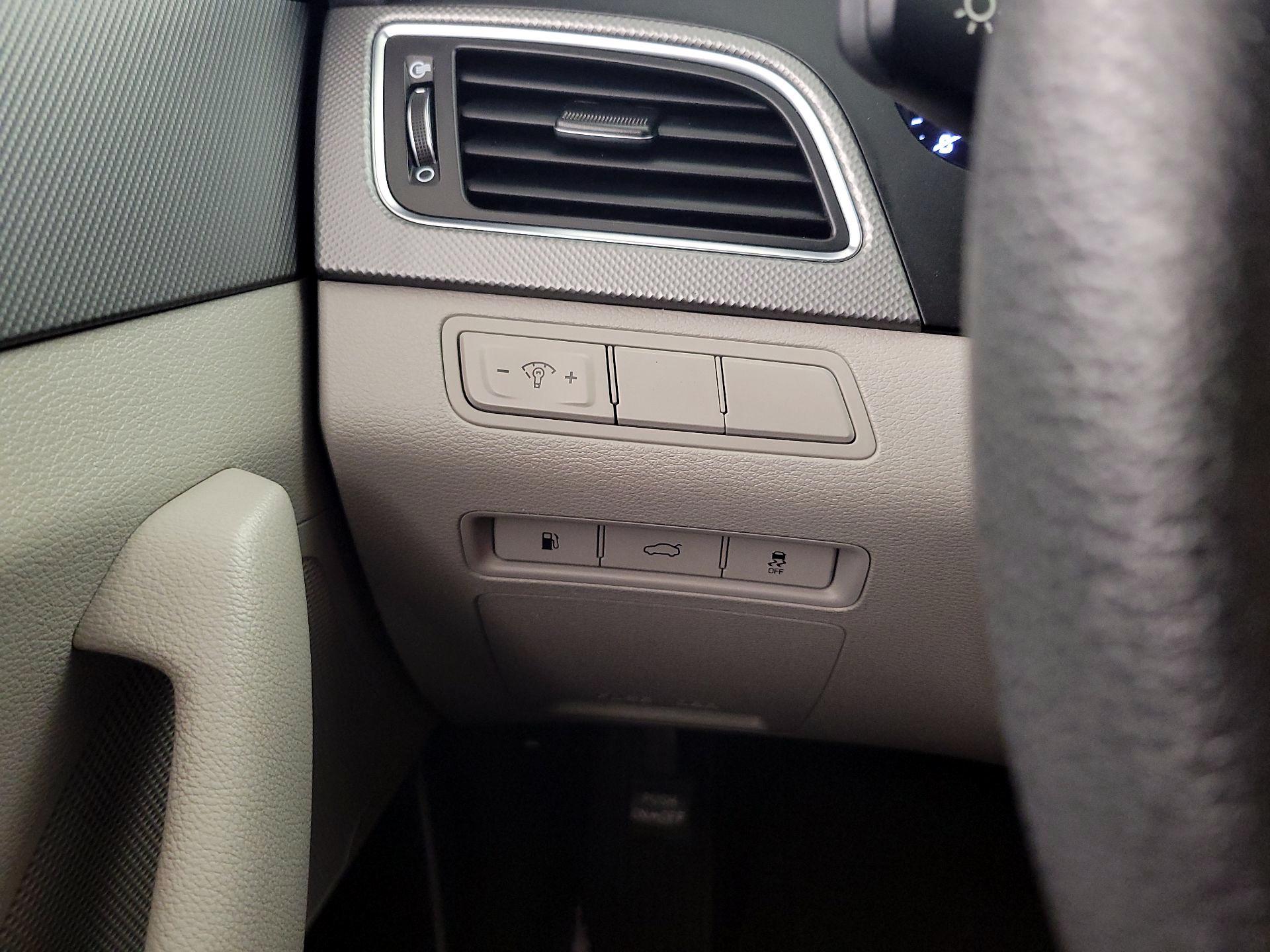 Thumbnail: 2015 Hyundai Sonata - 13