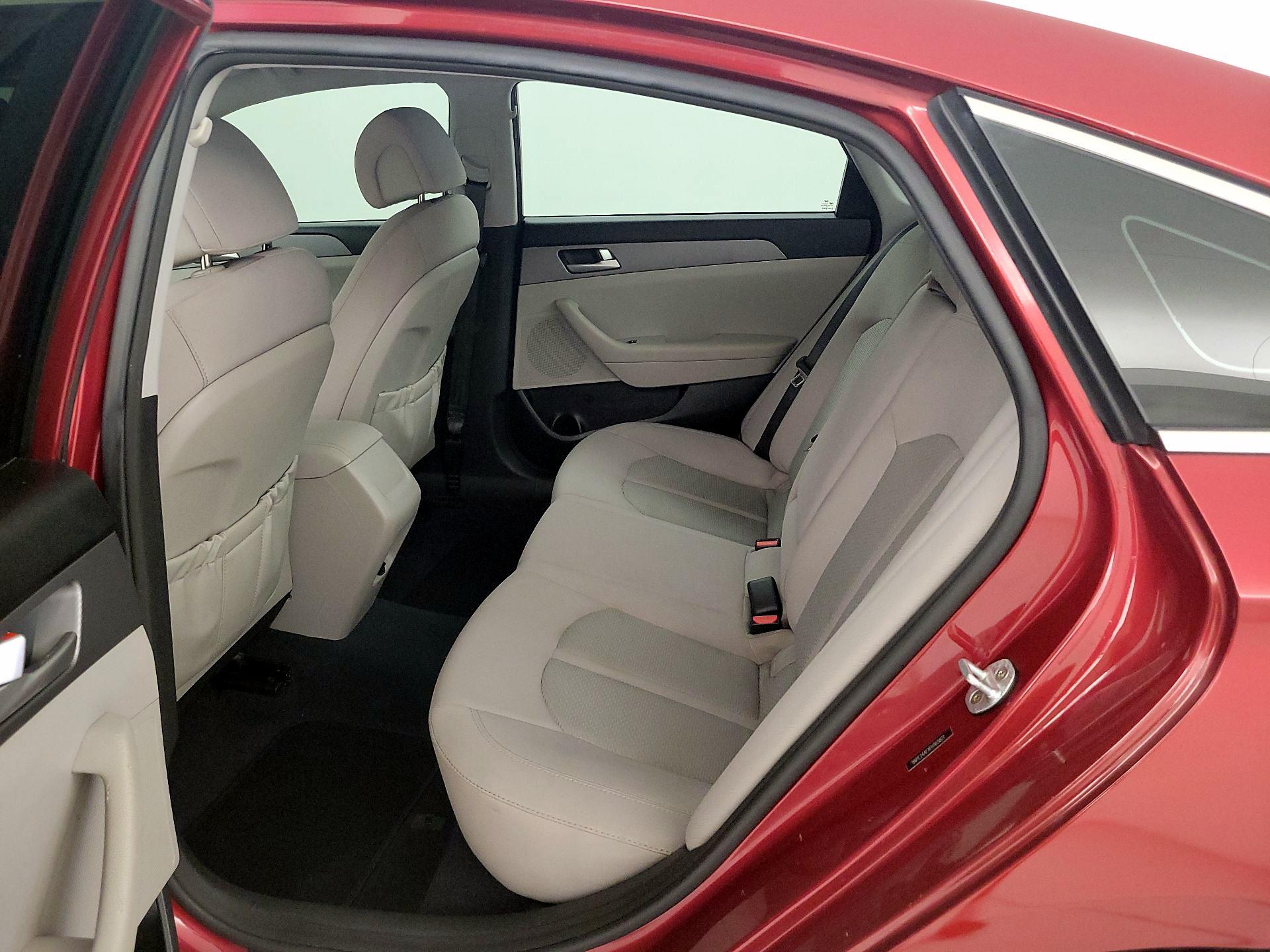 Thumbnail: 2015 Hyundai Sonata - 18