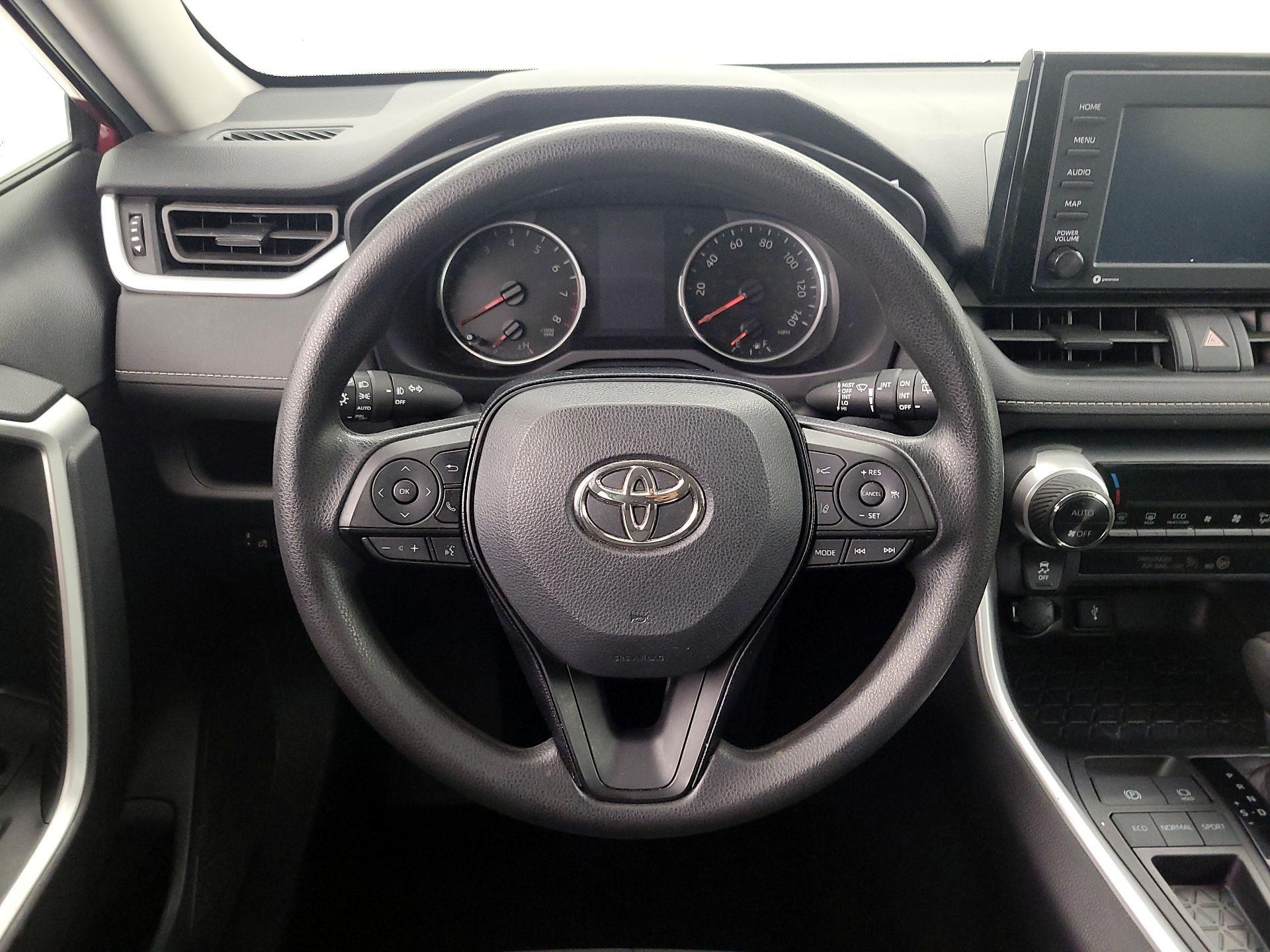 Thumbnail: 2020 Toyota RAV4 - 10