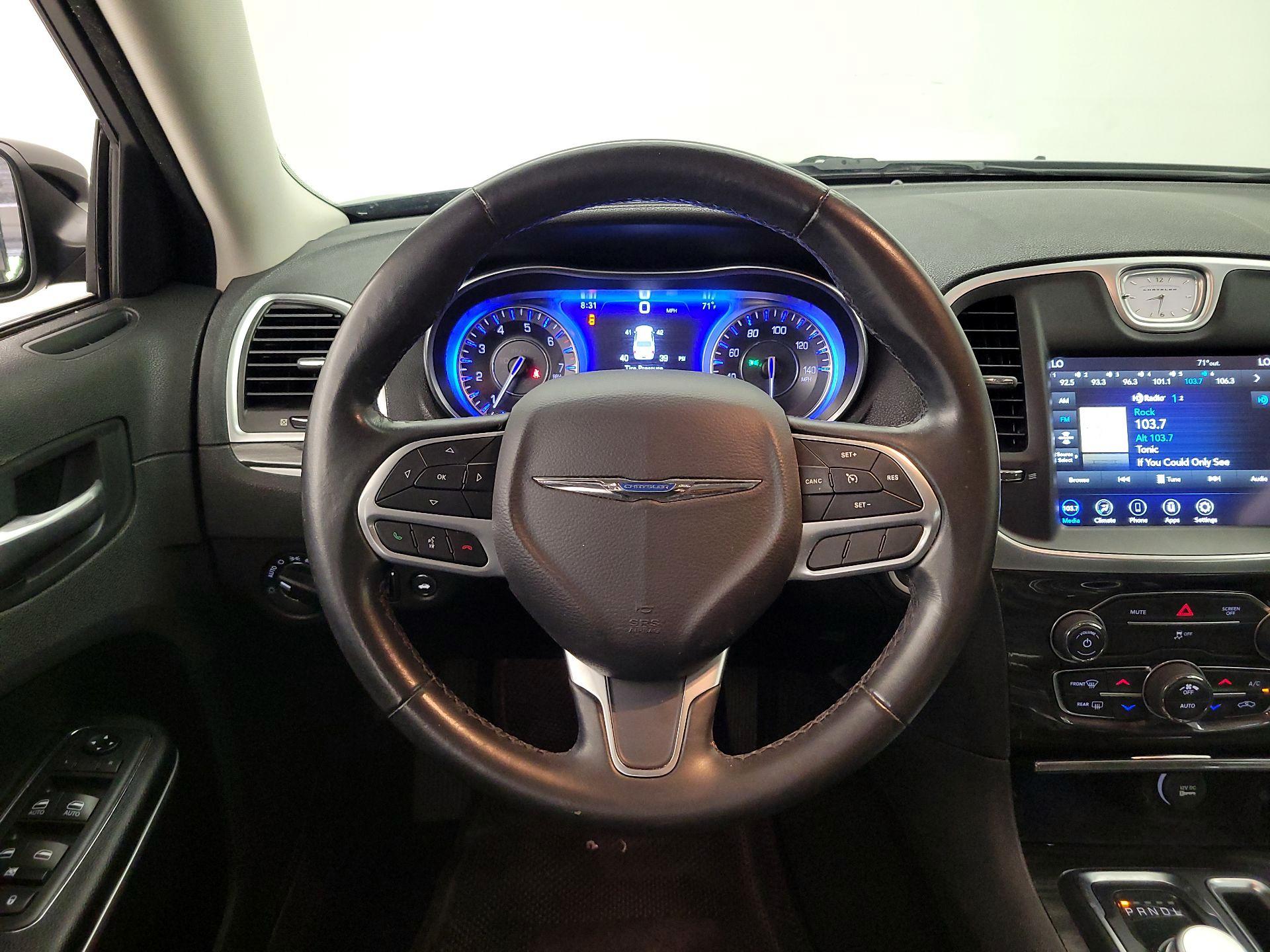 Thumbnail: 2020 Chrysler 300 - 10