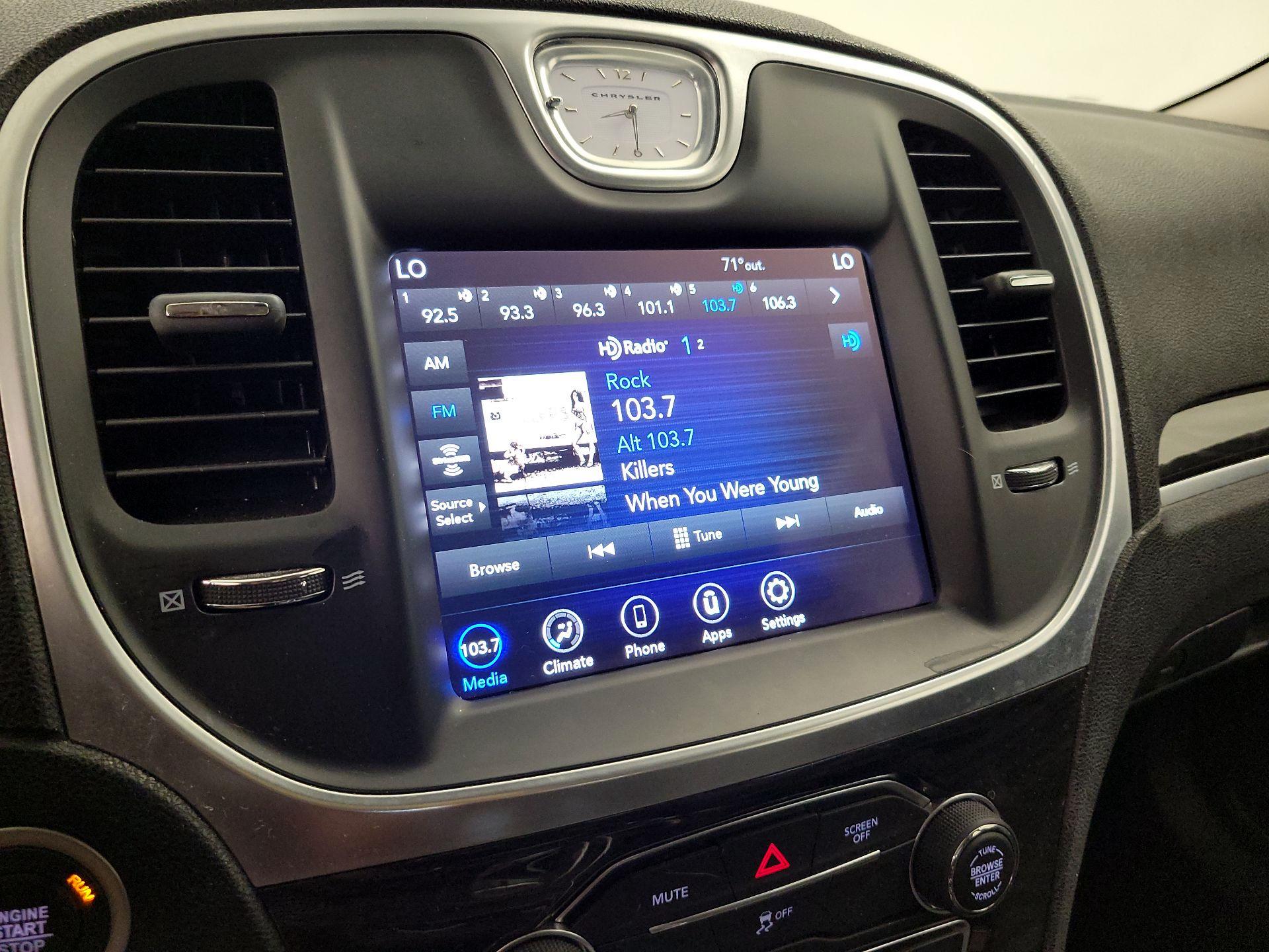 Thumbnail: 2020 Chrysler 300 - 15