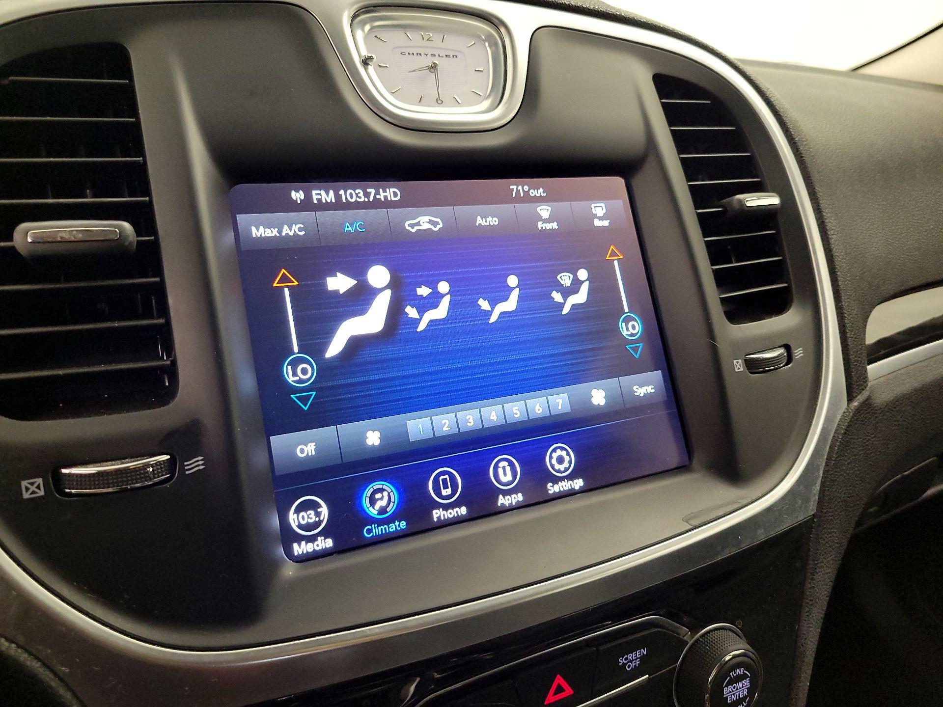 Thumbnail: 2020 Chrysler 300 - 16