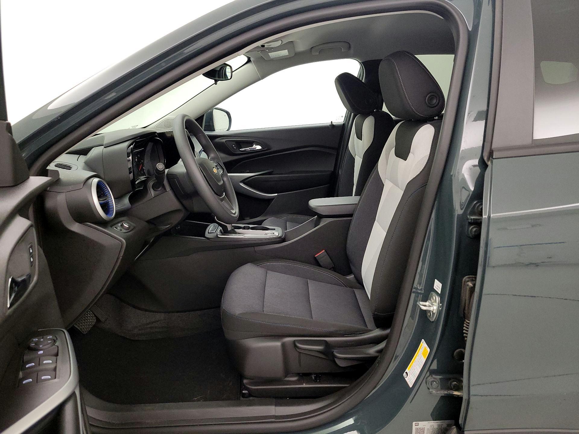 Thumbnail: 2025 Chevrolet Trax - 11