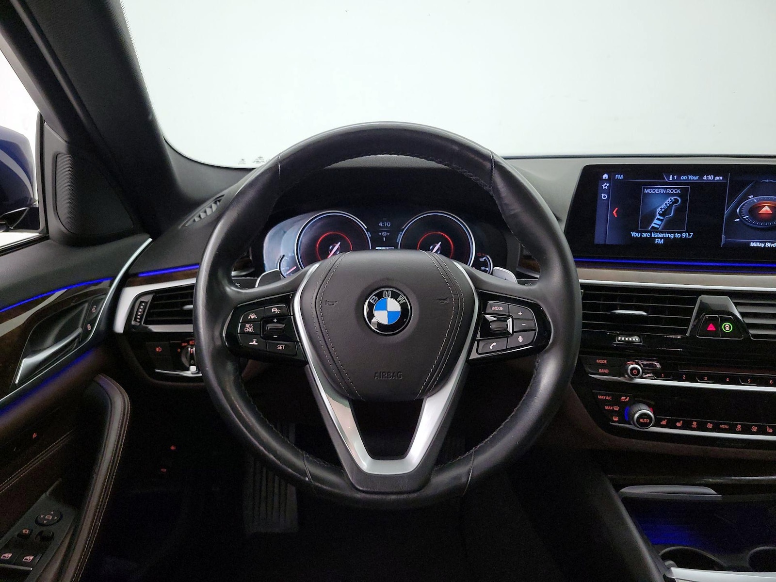 2018 BMW 5 Series 530e - Photo 11