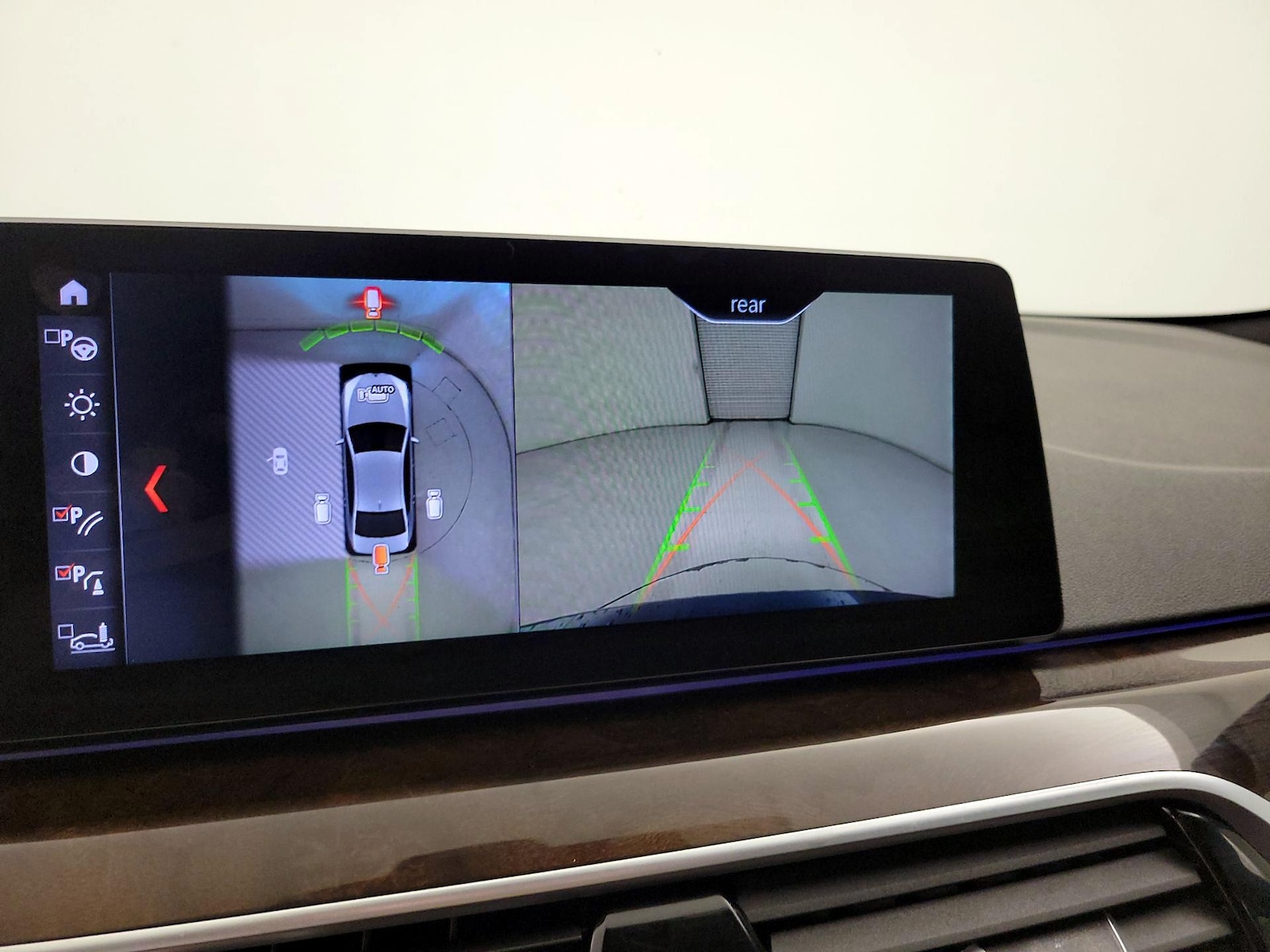 2018 BMW 5 Series 530e - Photo 15