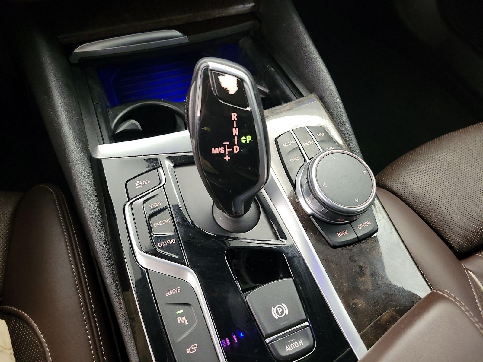2018 BMW 5 Series 530e - Photo 18