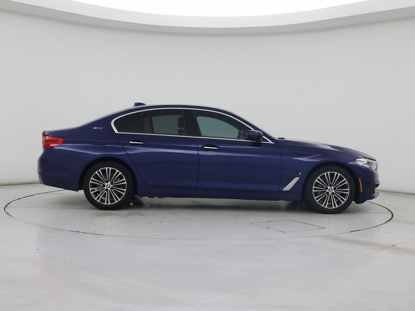 2018 BMW 5 Series 530e - Photo 8