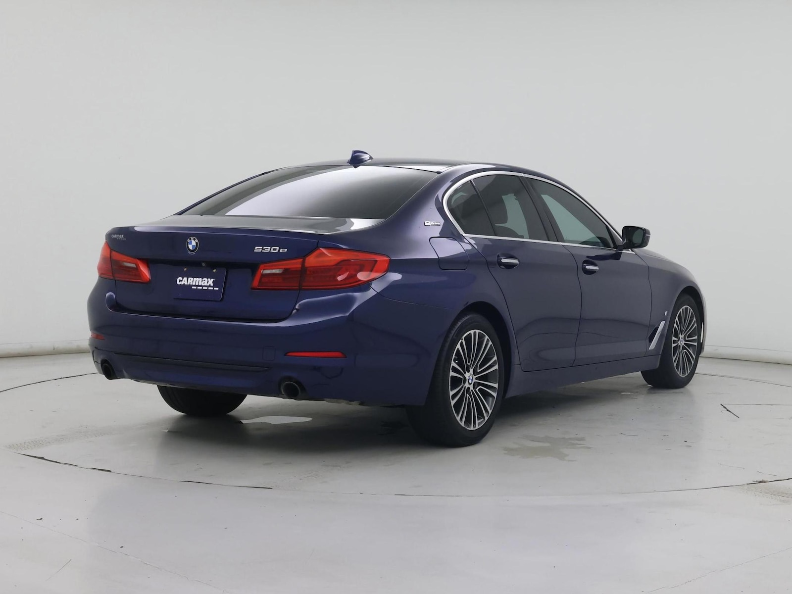 2018 BMW 5 Series 530e - Photo 9