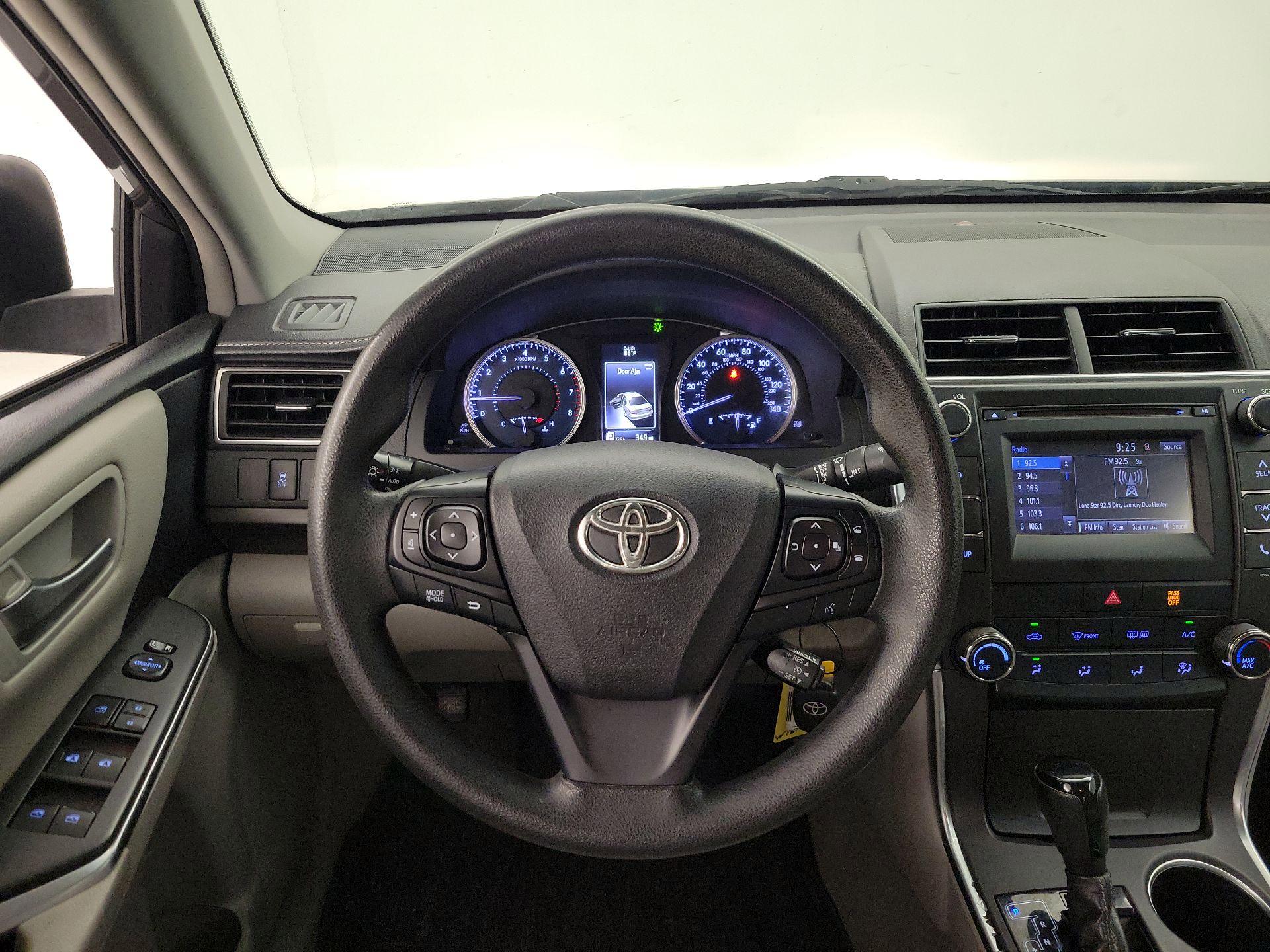 Thumbnail: 2016 Toyota Camry - 10