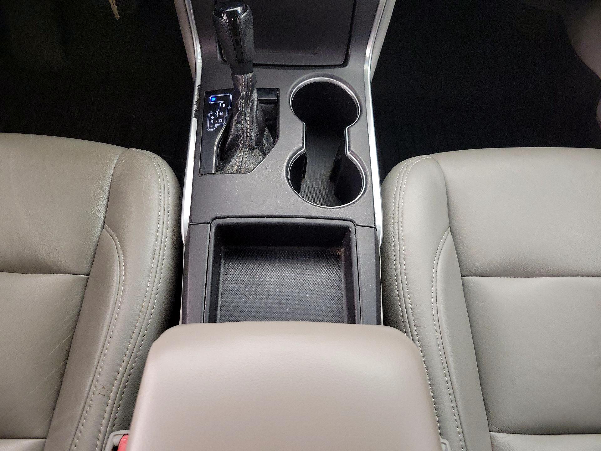 Thumbnail: 2016 Toyota Camry - 17