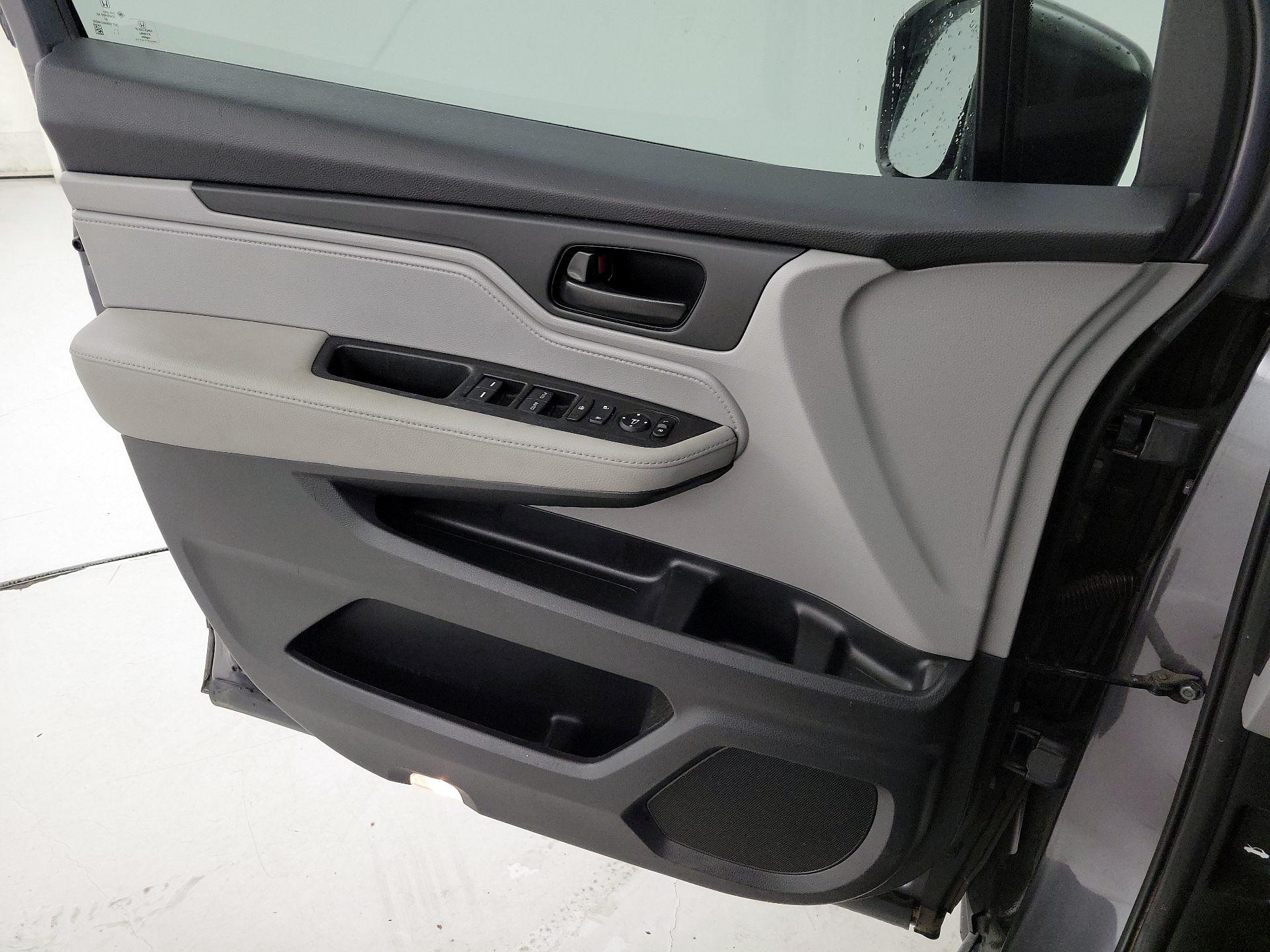 Thumbnail: 2019 Honda Odyssey - 12