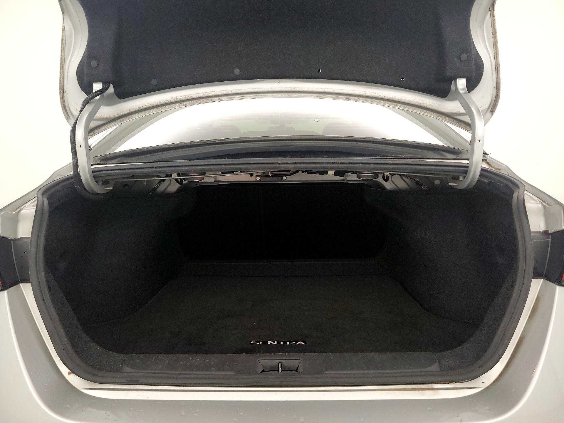 Thumbnail: 2020 Nissan Sentra - 20