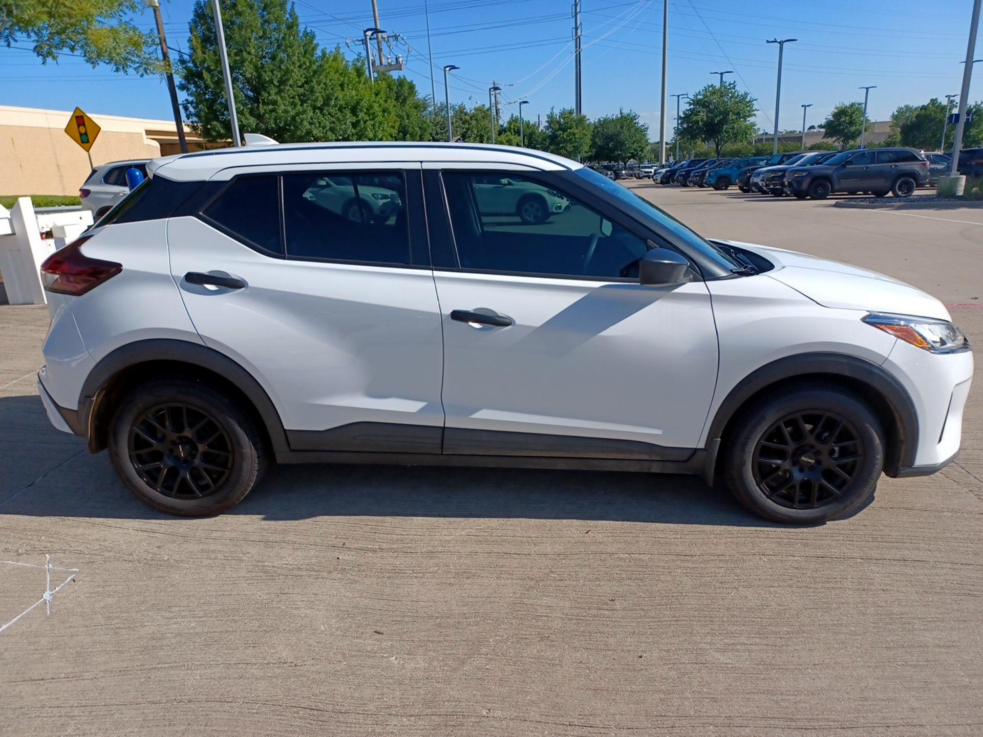 Thumbnail: 2021 Nissan Kicks - 4