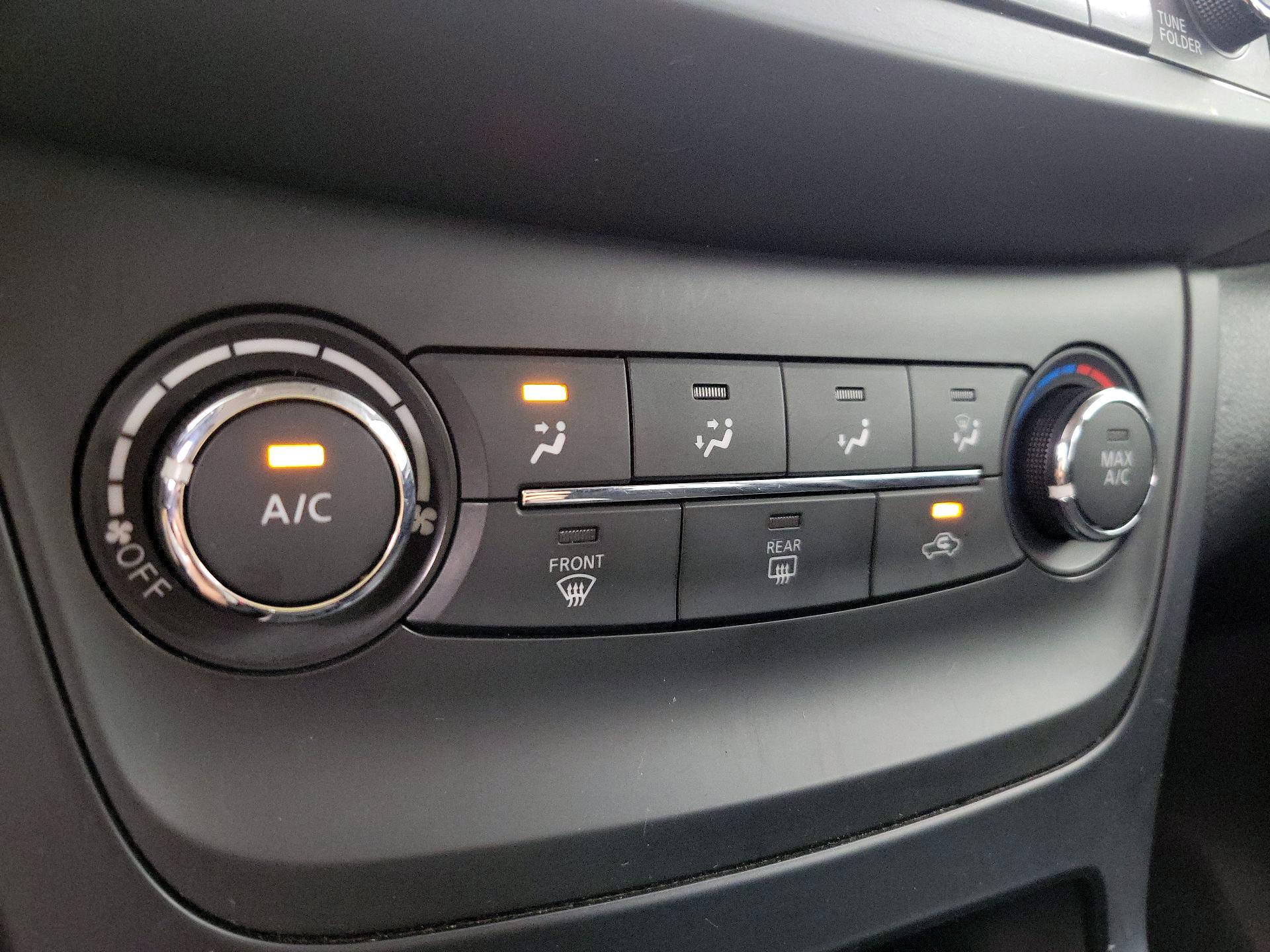 Thumbnail: 2018 Nissan Sentra - 16