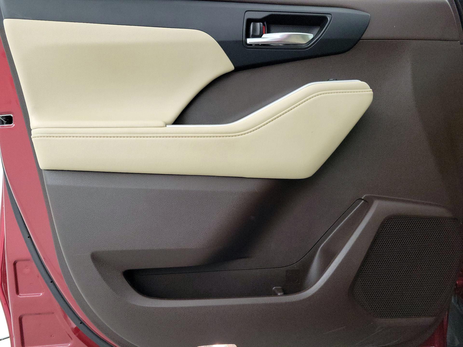 Thumbnail: 2021 Toyota Highlander - 12