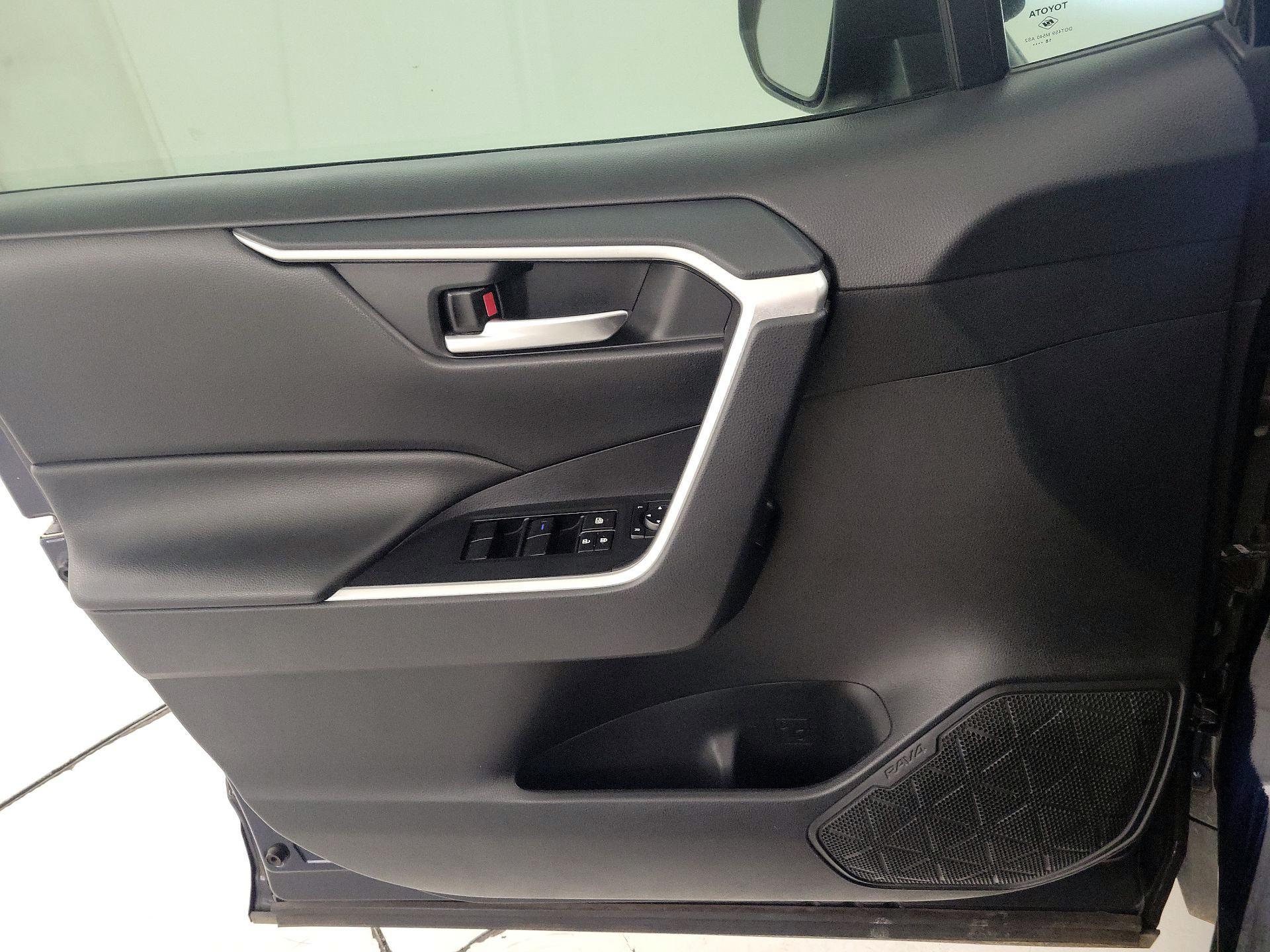 Thumbnail: 2019 Toyota RAV4 - 12