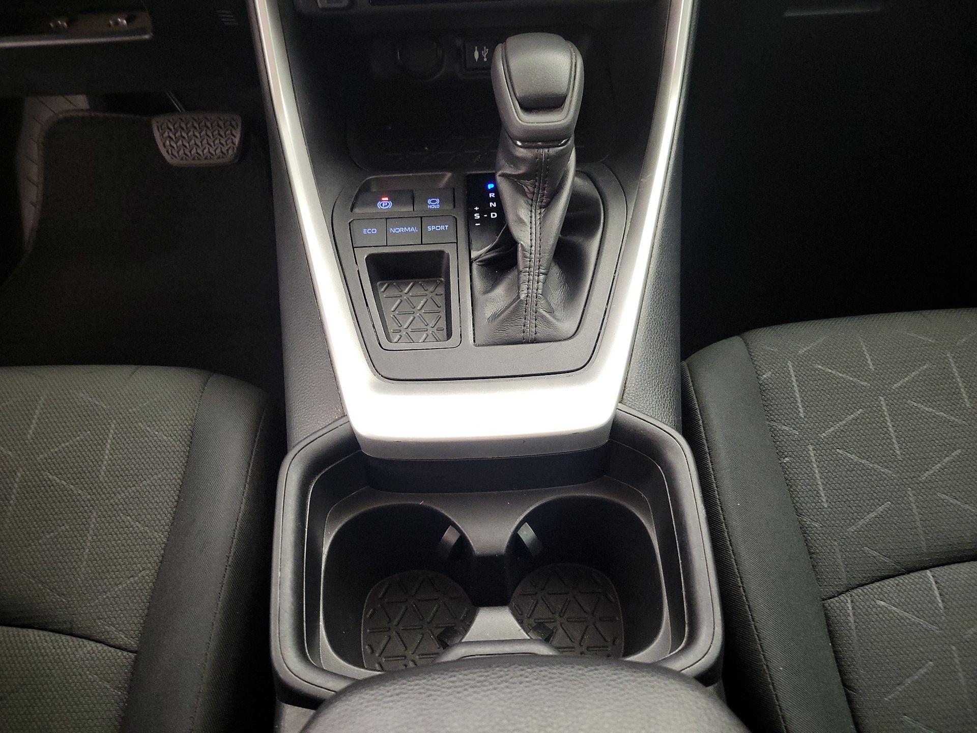 Thumbnail: 2019 Toyota RAV4 - 17
