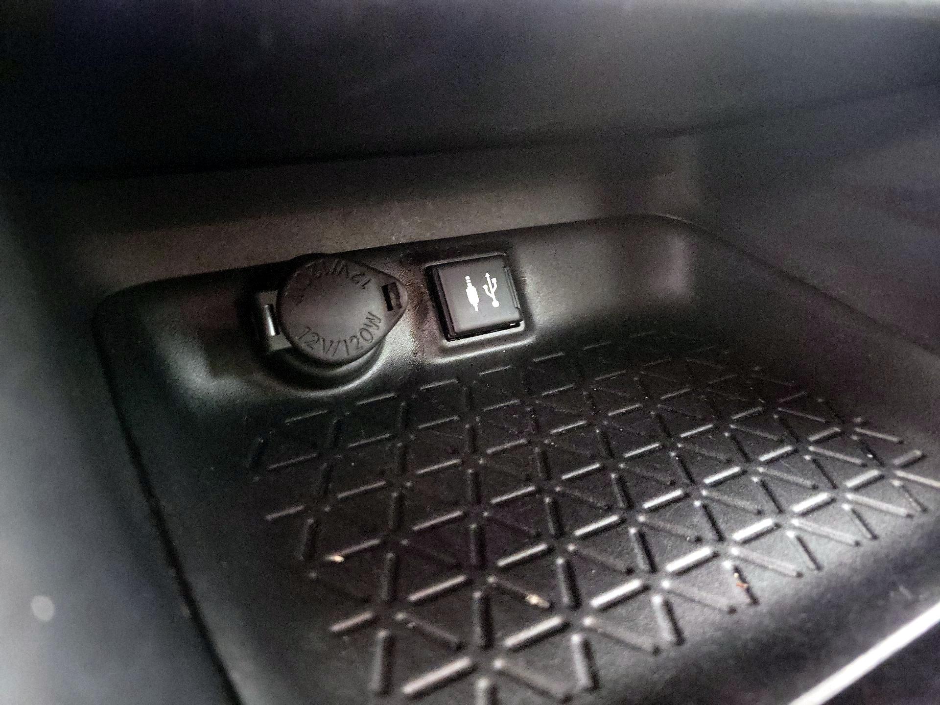 Thumbnail: 2019 Toyota RAV4 - 18