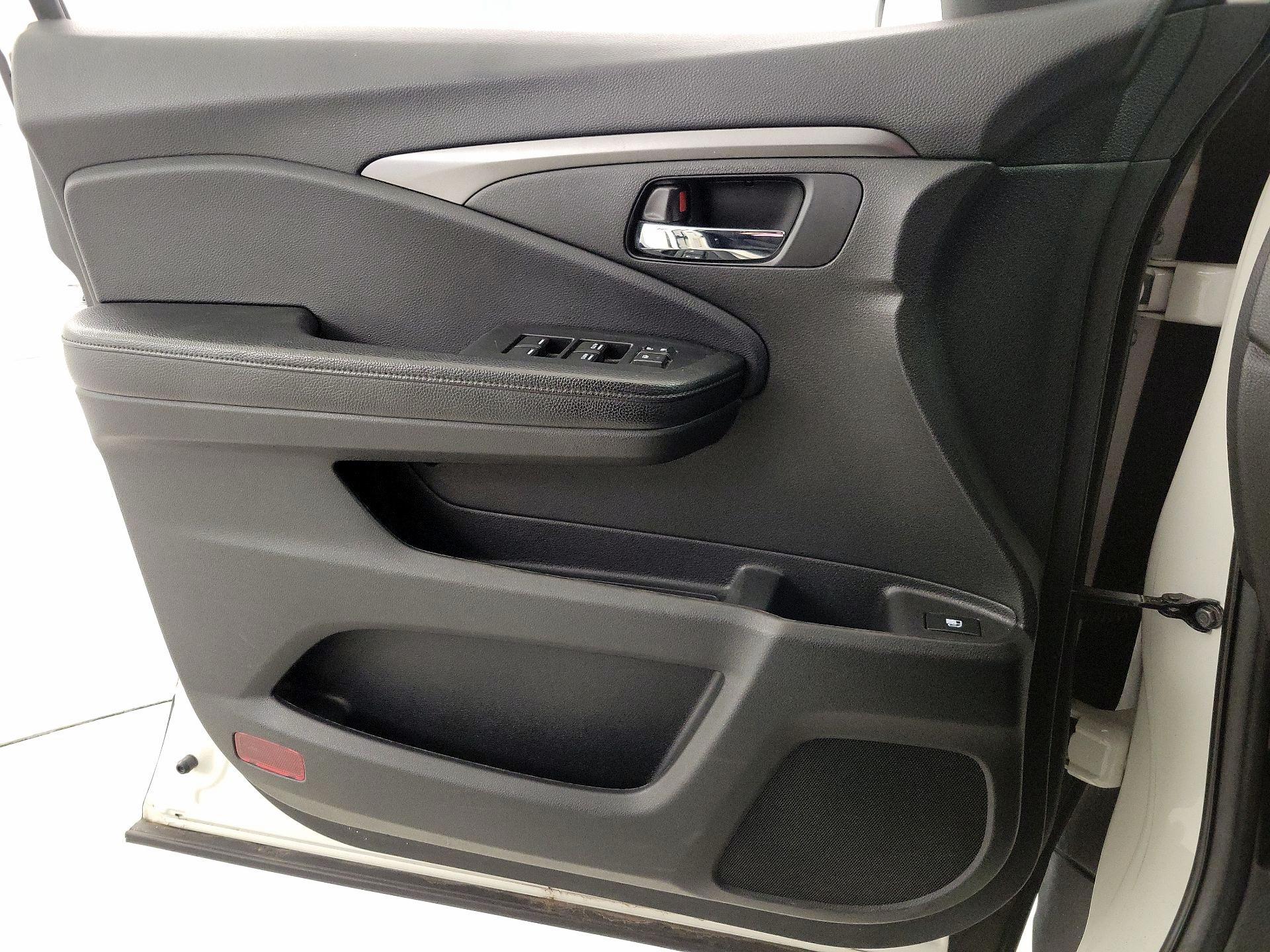 Thumbnail: 2019 Honda Pilot - 12