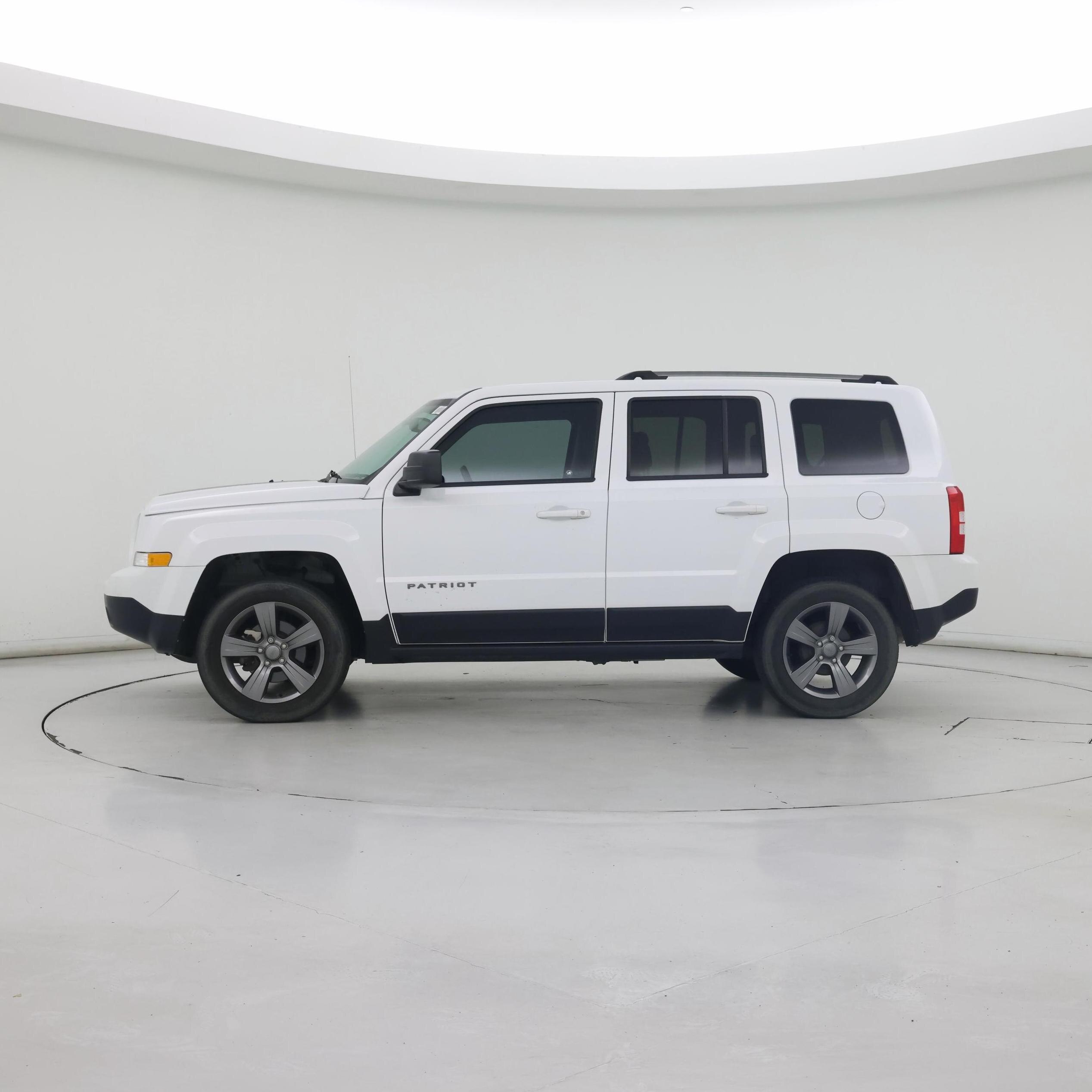 Thumbnail: 2016 Jeep Patriot - 3
