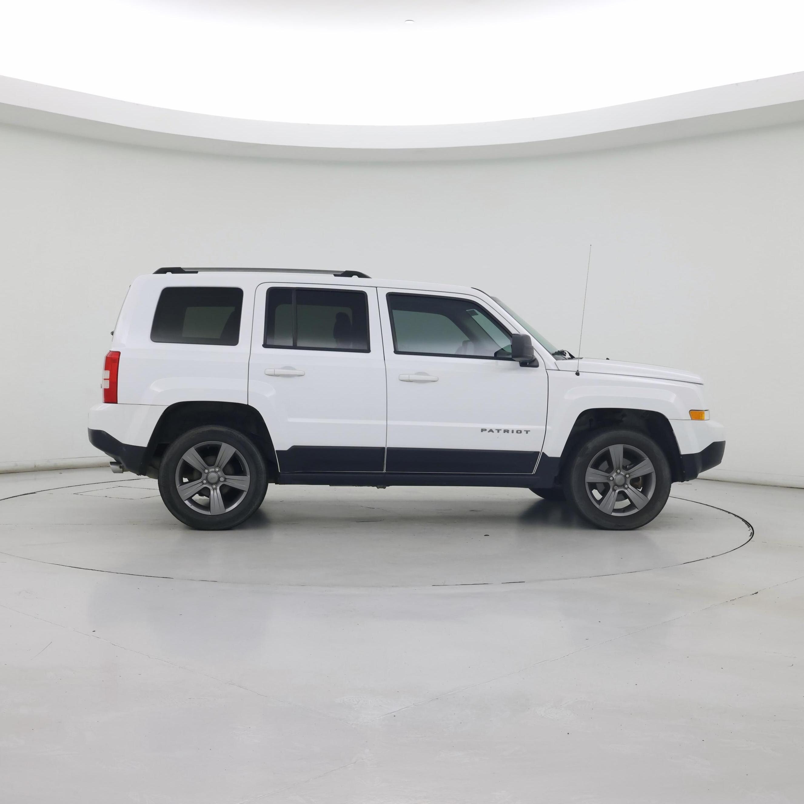 Thumbnail: 2016 Jeep Patriot - 7