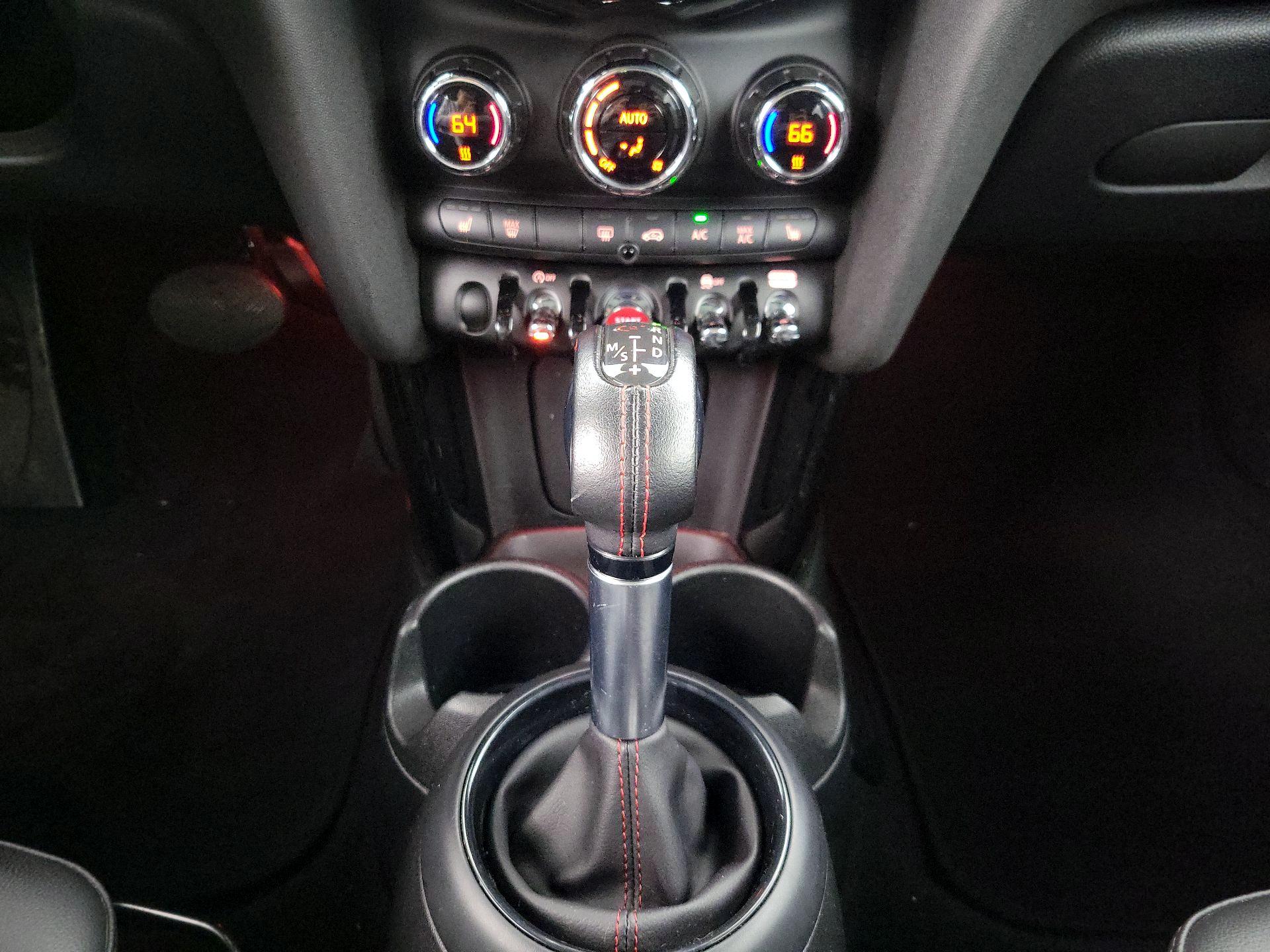 Thumbnail: 2019 MINI Cooper Hardtop - 17