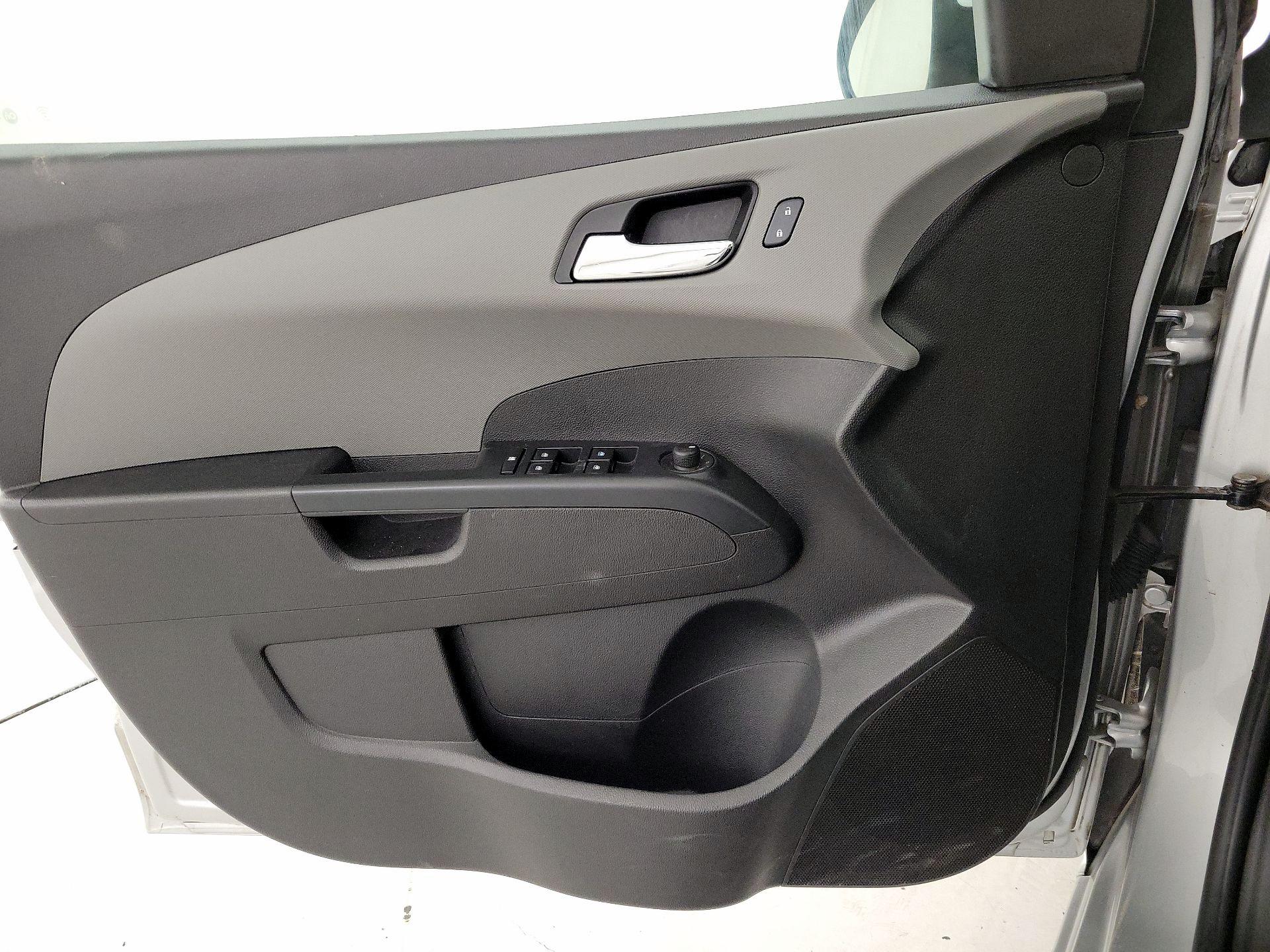 Thumbnail: 2016 Chevrolet Sonic - 12