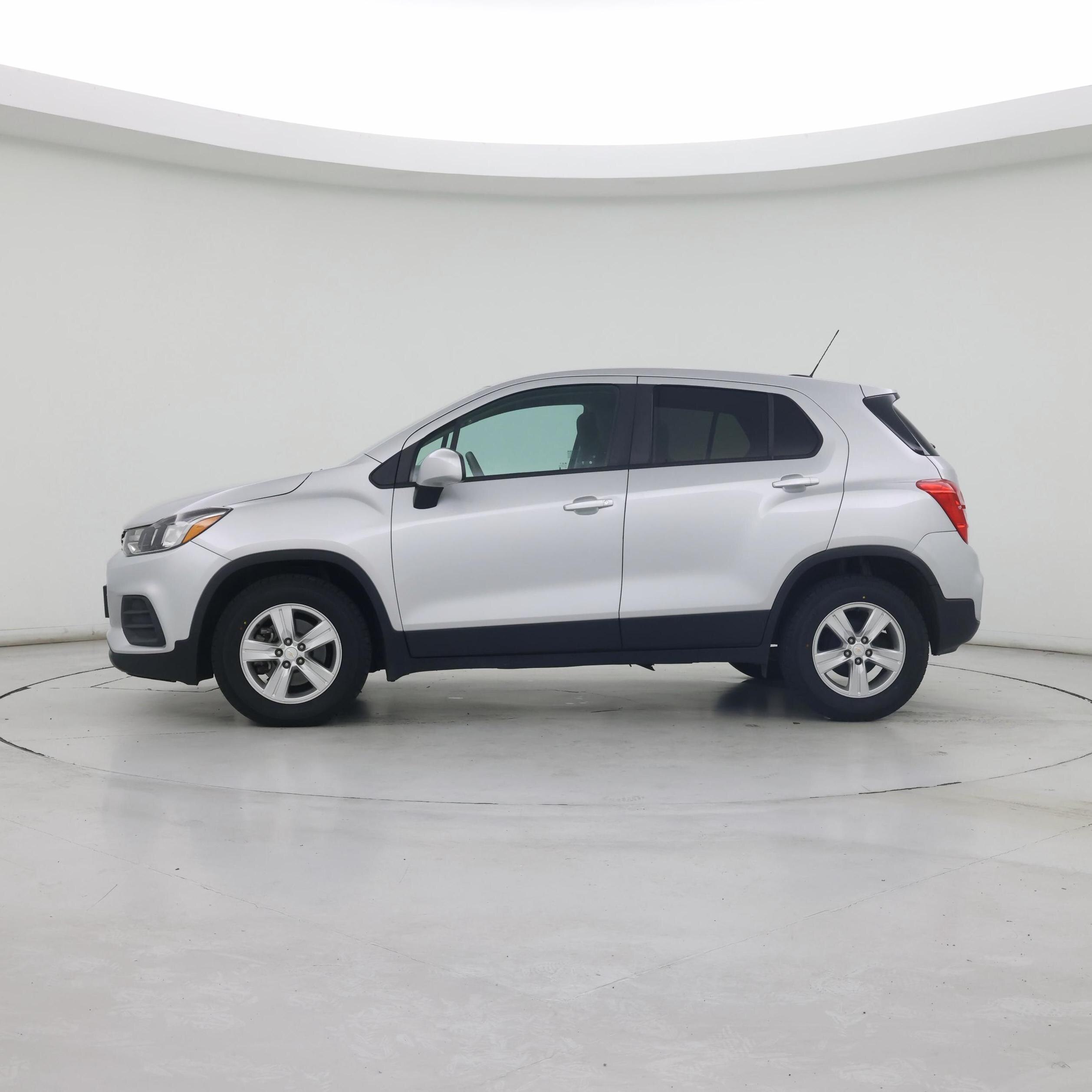 Thumbnail: 2022 Chevrolet Trax - 3