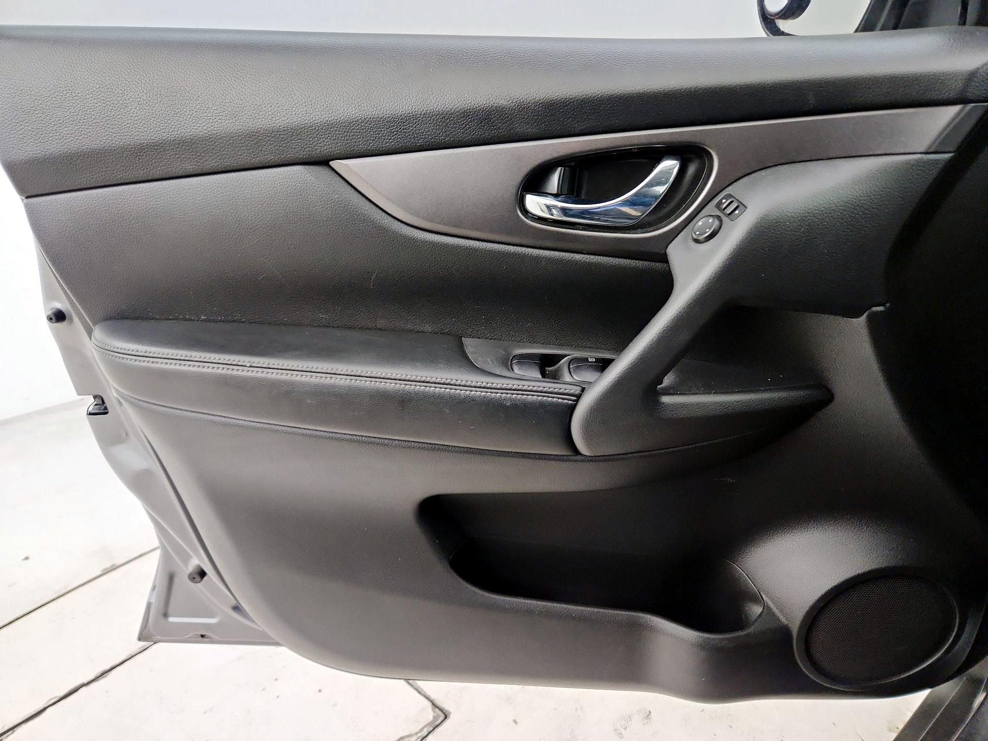 Thumbnail: 2016 Nissan Rogue - 10