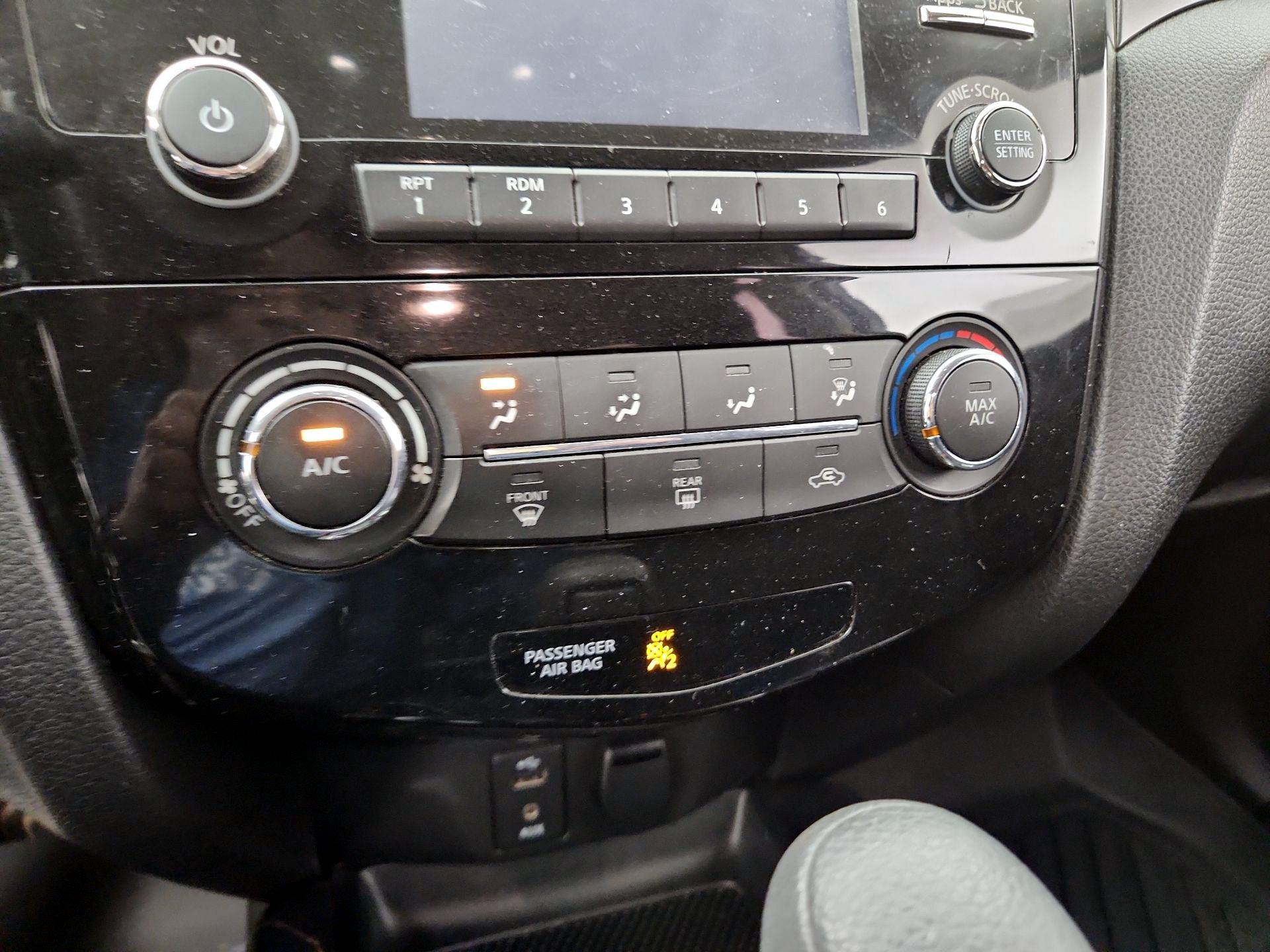 Thumbnail: 2016 Nissan Rogue - 14