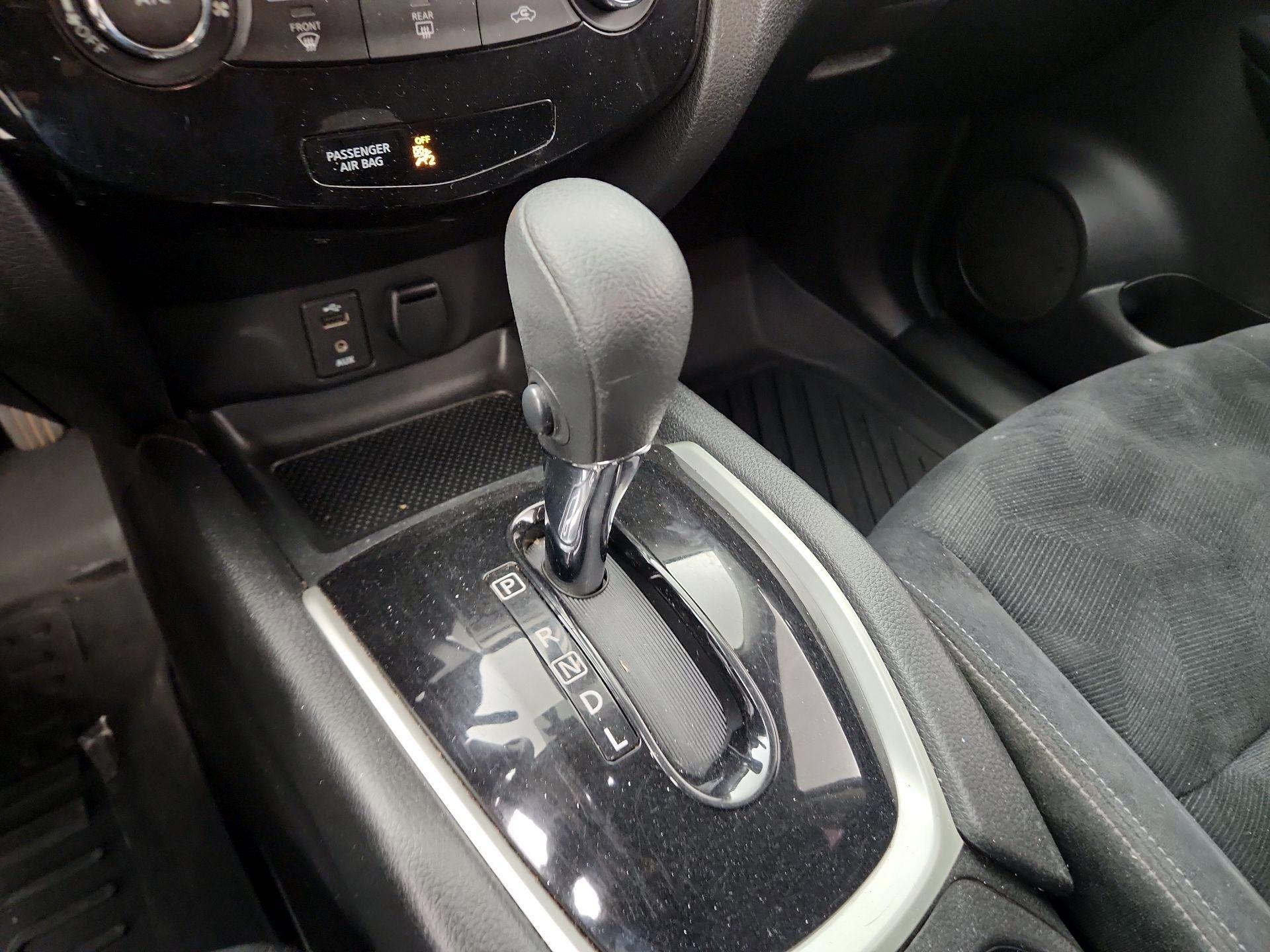 Thumbnail: 2016 Nissan Rogue - 15