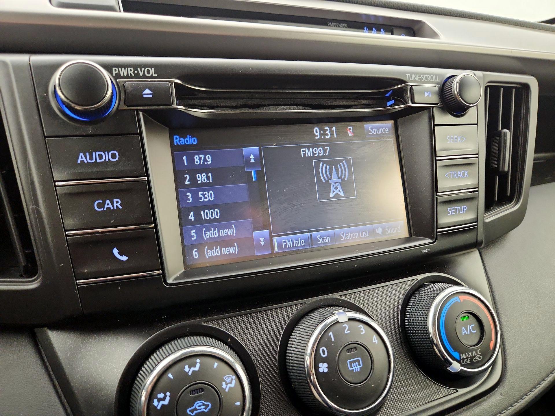 Thumbnail: 2018 Toyota RAV4 - 15