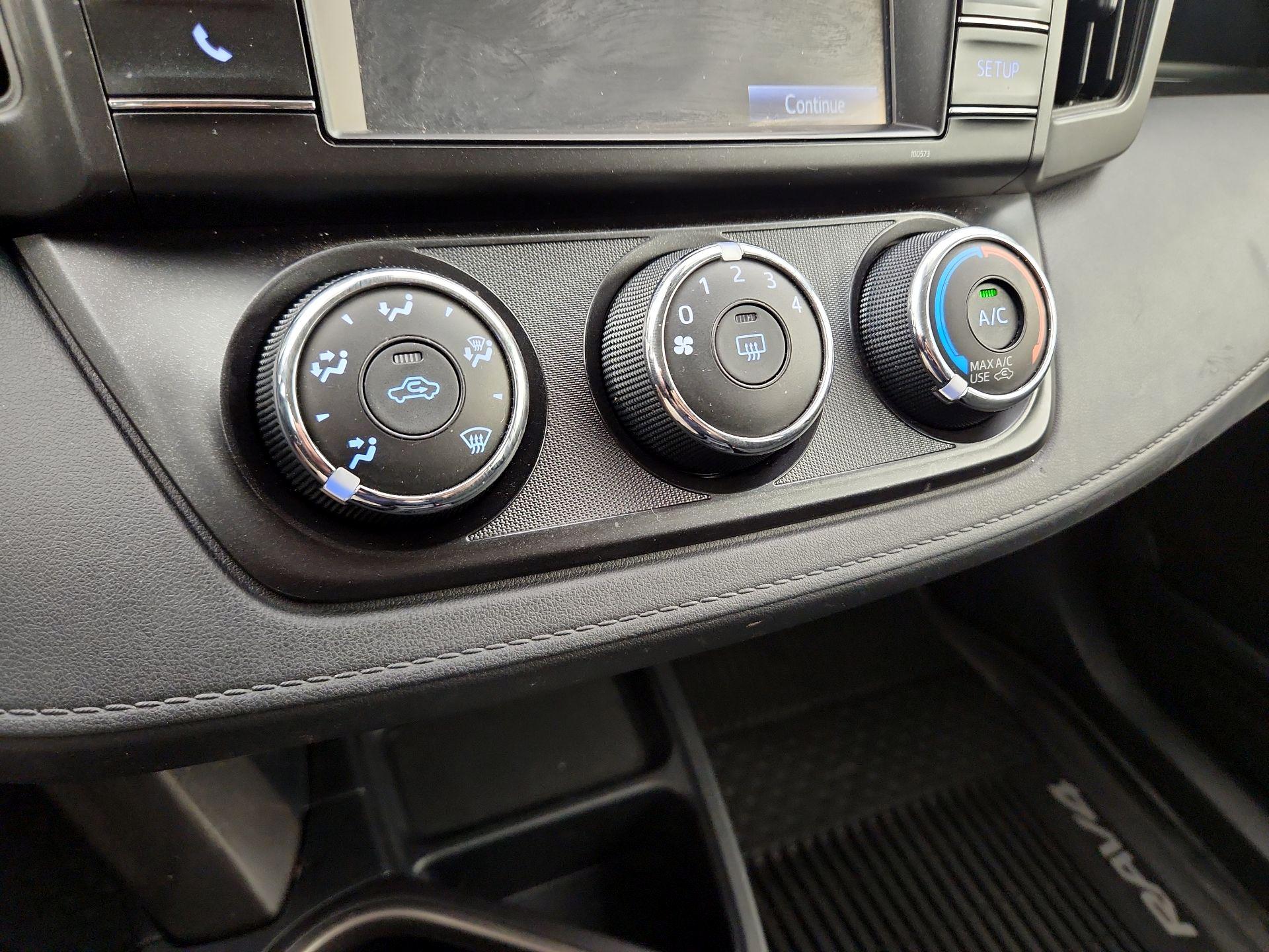 Thumbnail: 2018 Toyota RAV4 - 16