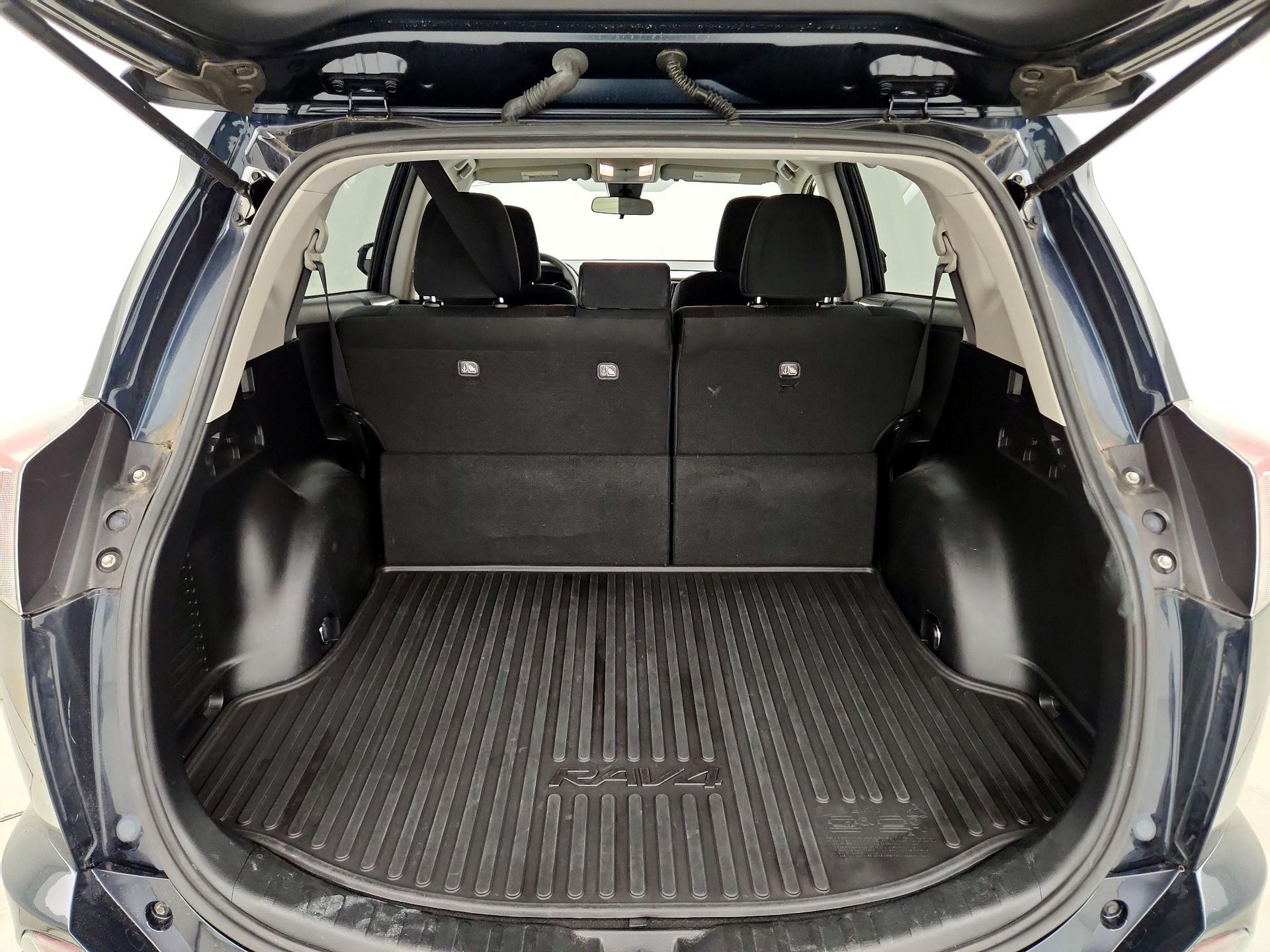 Thumbnail: 2018 Toyota RAV4 - 20