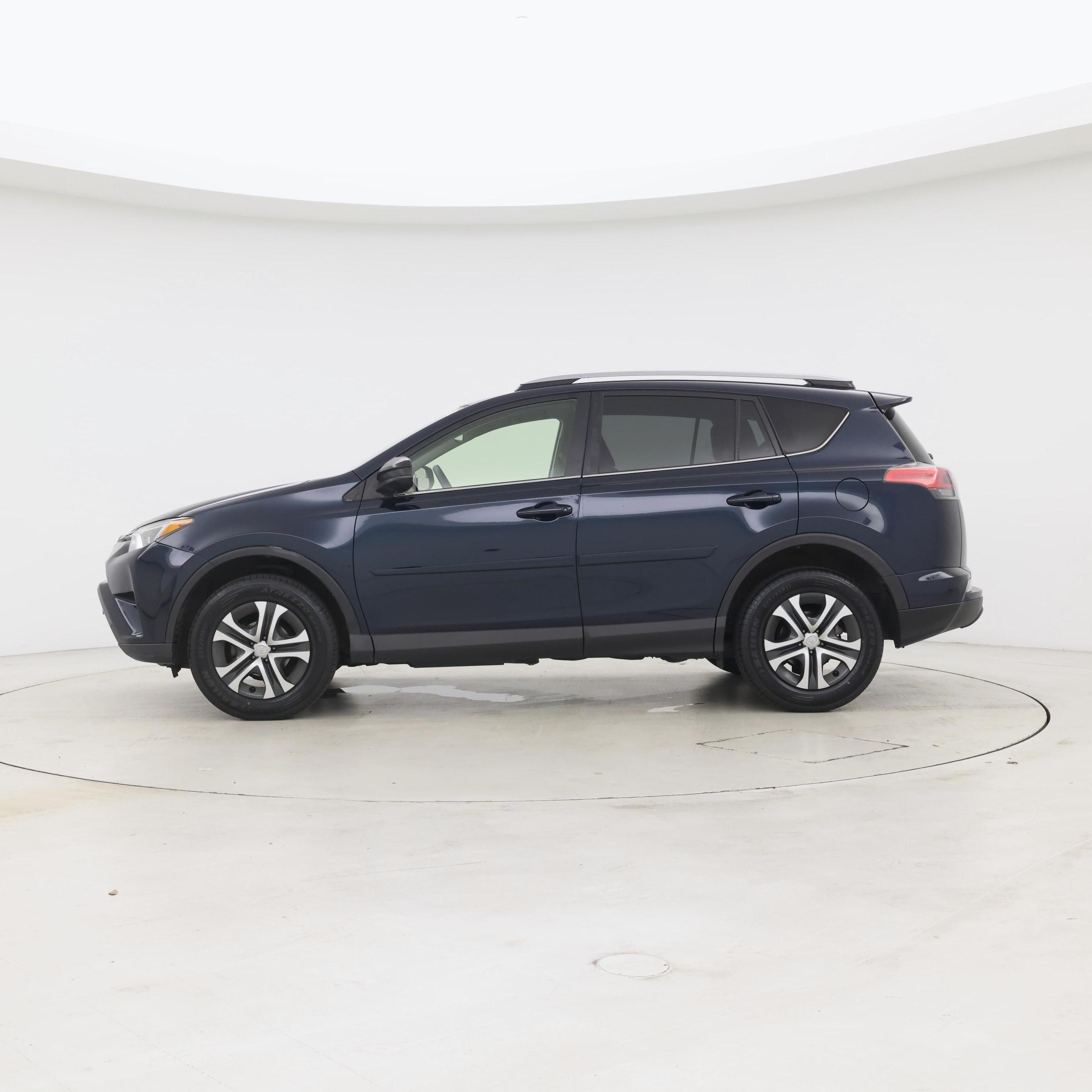 Thumbnail: 2018 Toyota RAV4 - 3