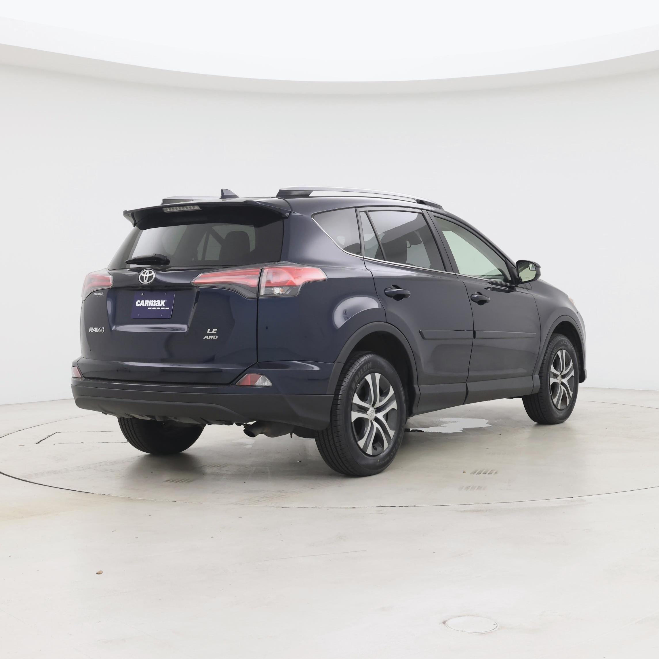 Thumbnail: 2018 Toyota RAV4 - 8