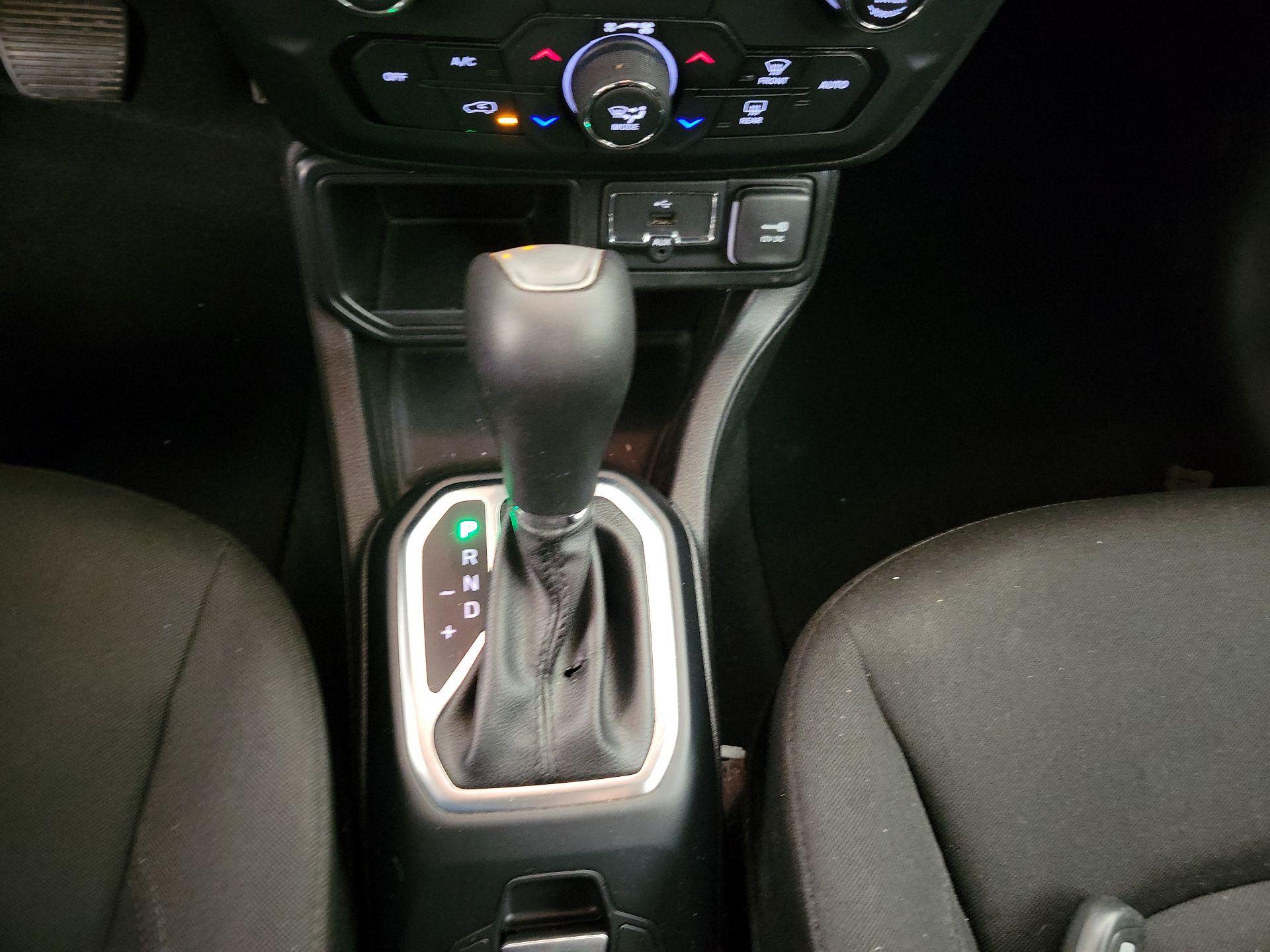 Thumbnail: 2018 Jeep Renegade - 17