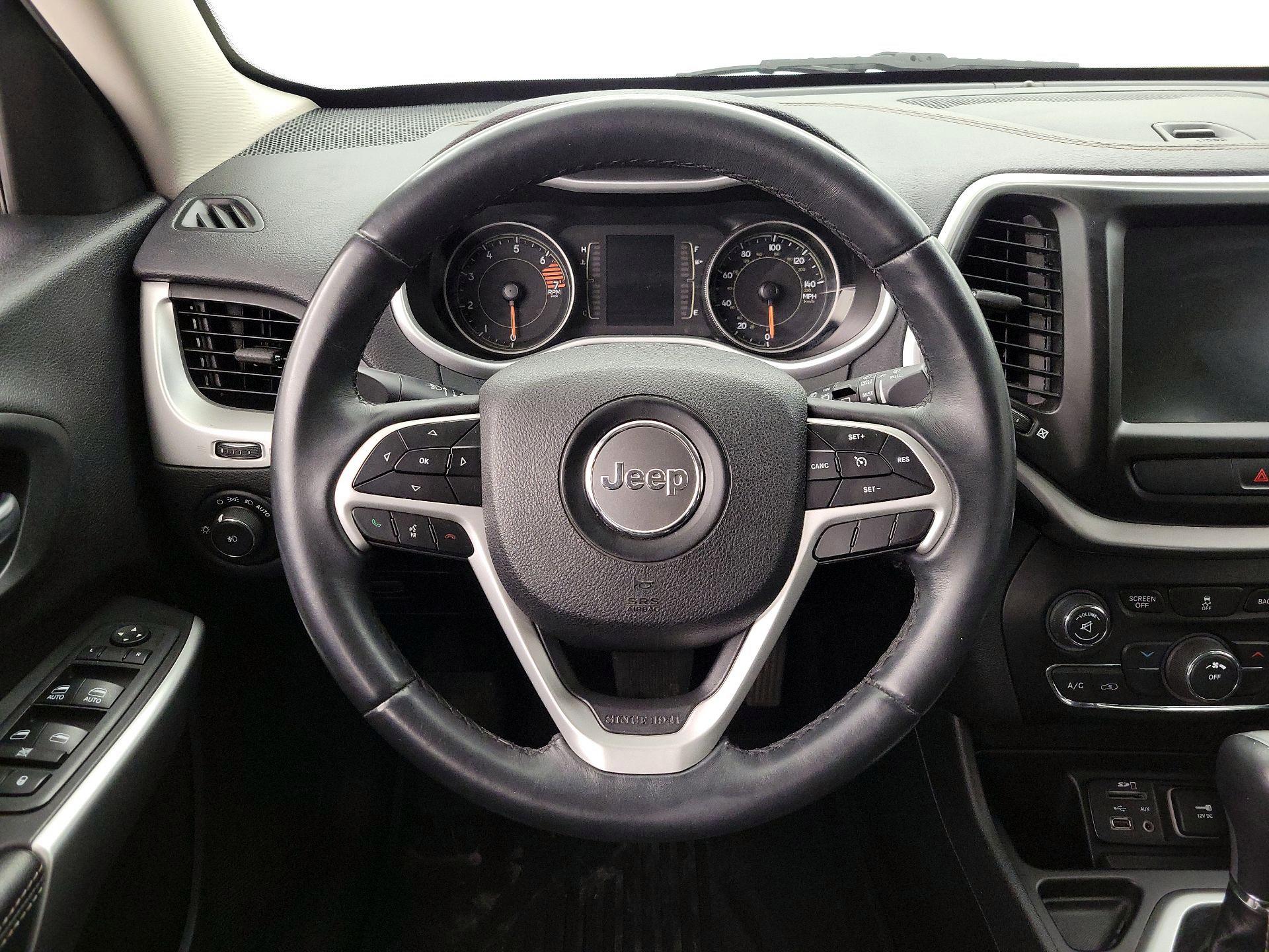 Thumbnail: 2018 Jeep Cherokee - 10