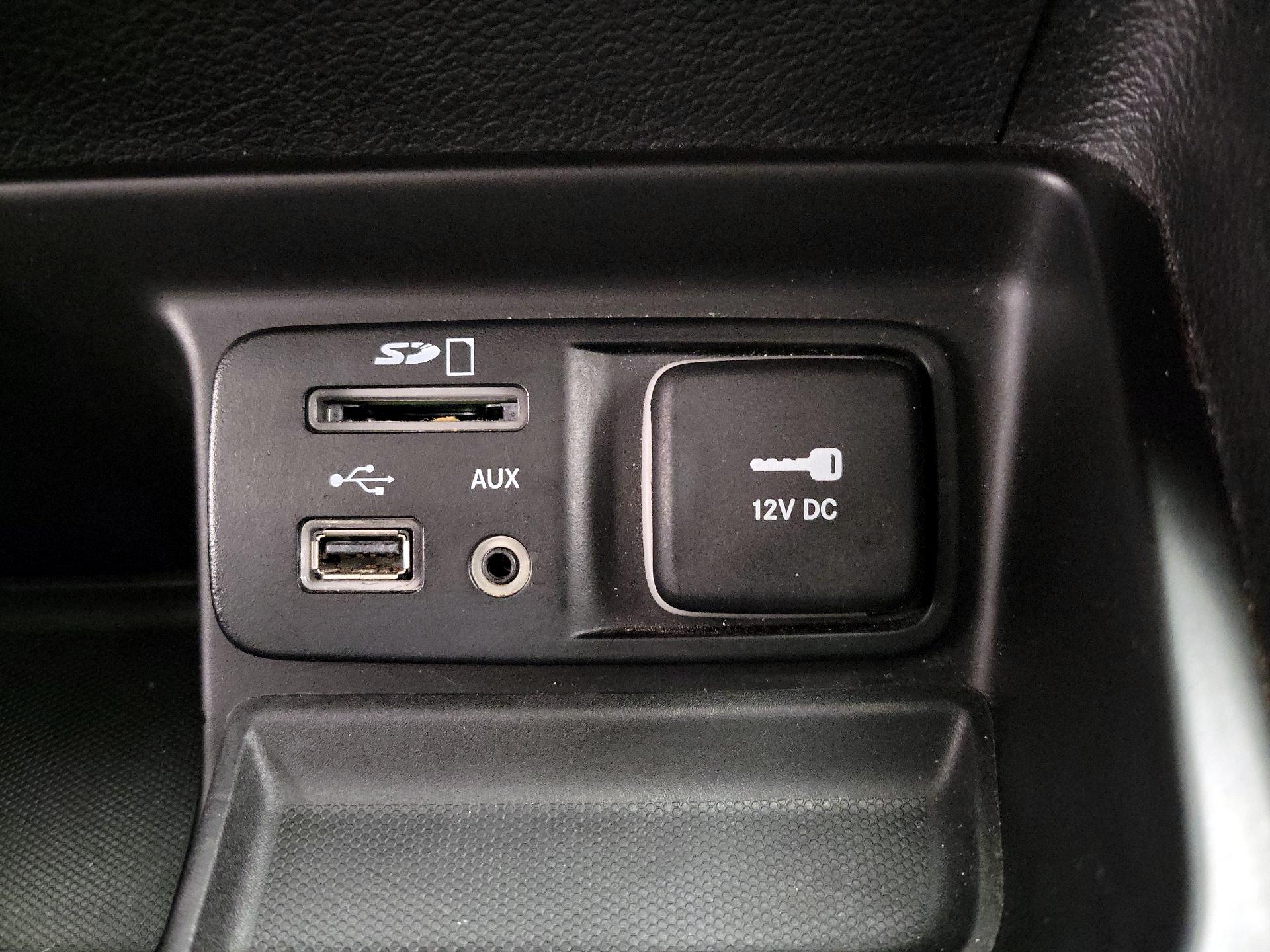 Thumbnail: 2018 Jeep Cherokee - 18