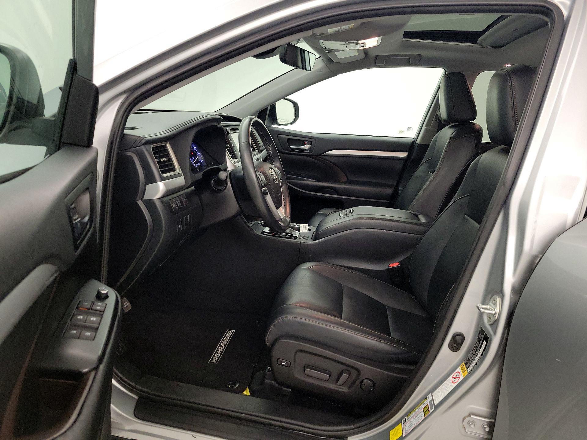Thumbnail: 2019 Toyota Highlander - 11
