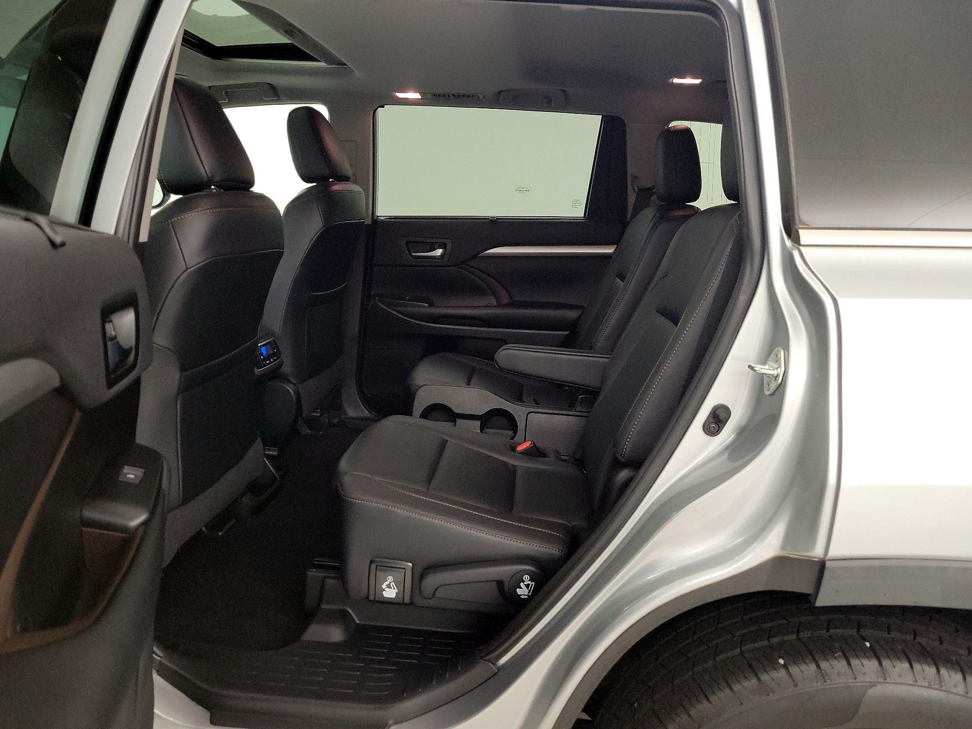 Thumbnail: 2019 Toyota Highlander - 19