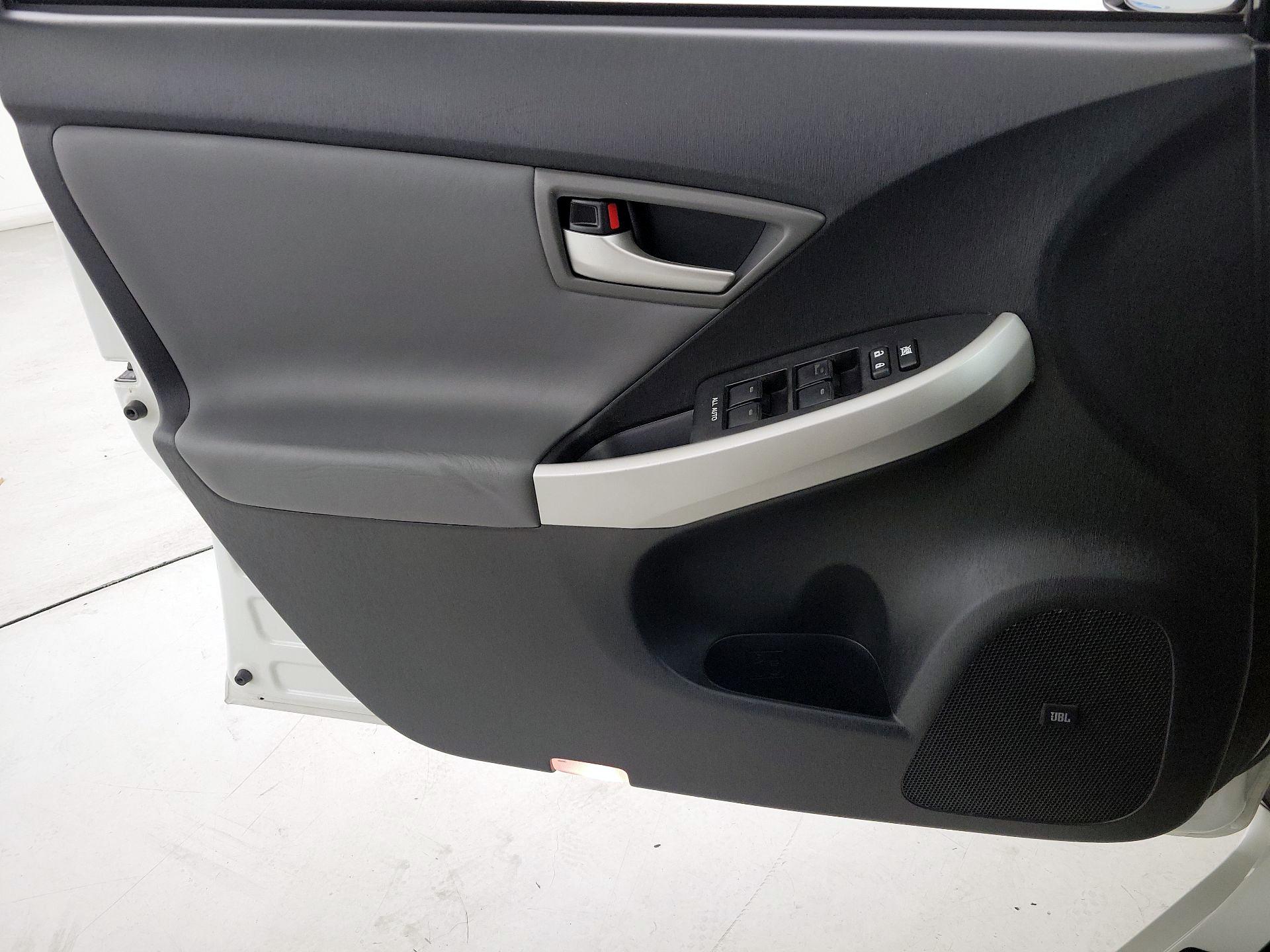 Thumbnail: 2015 Toyota Prius - 12
