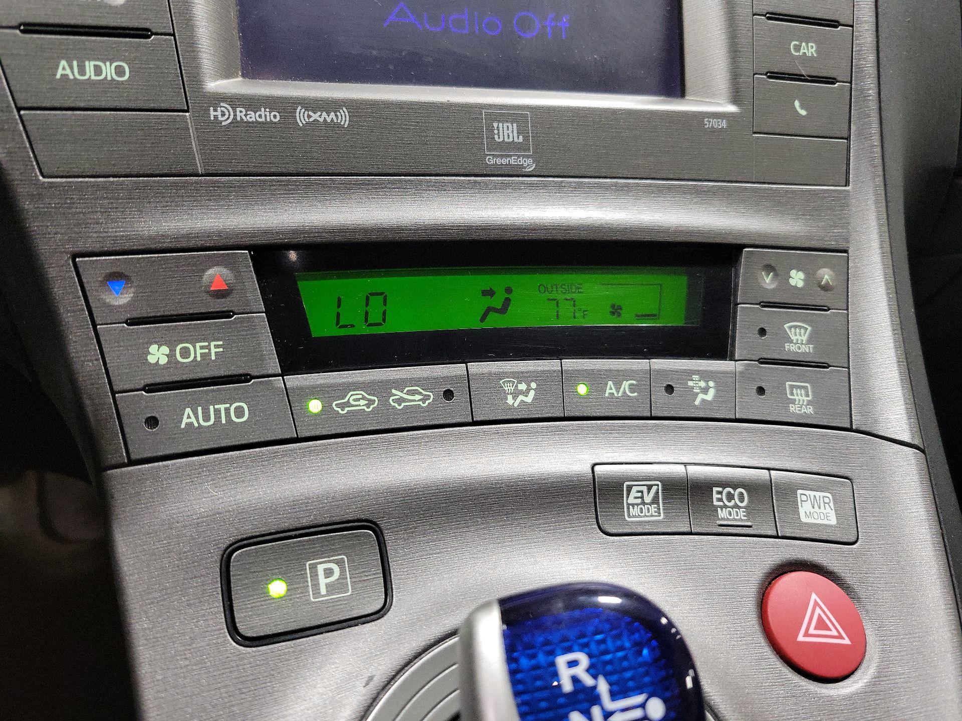 Thumbnail: 2015 Toyota Prius - 16