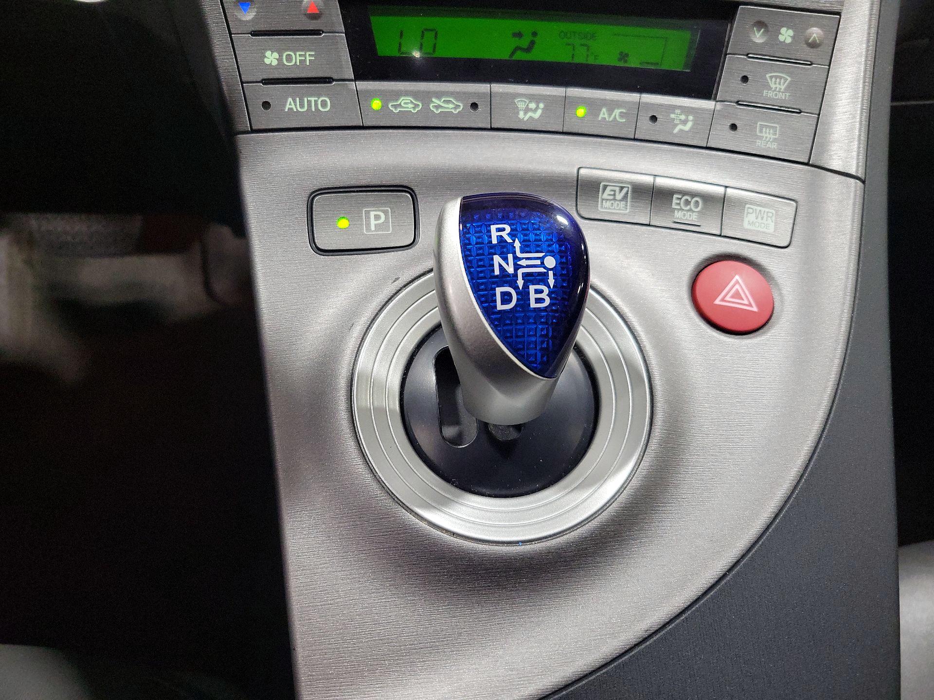 Thumbnail: 2015 Toyota Prius - 17