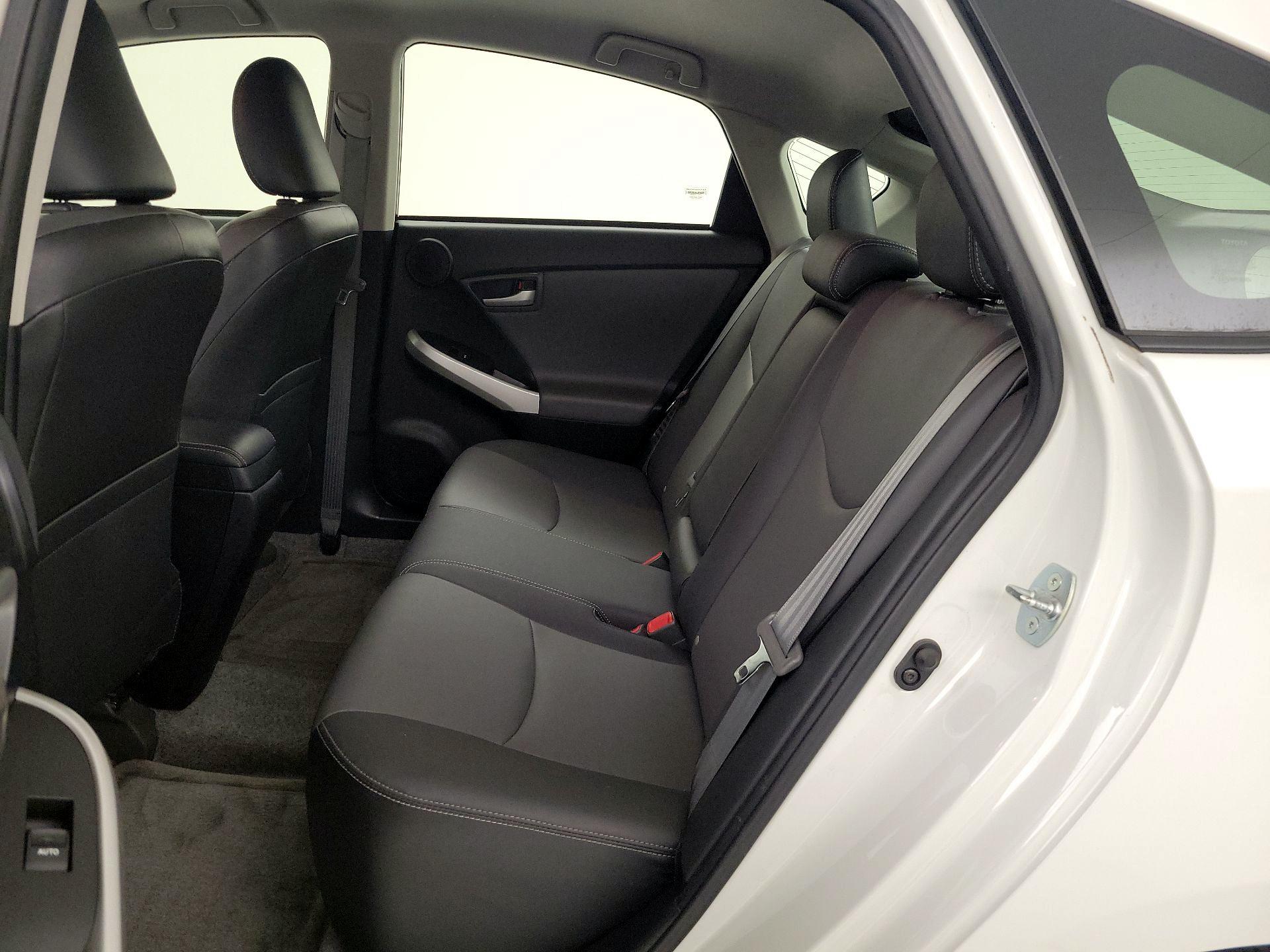Thumbnail: 2015 Toyota Prius - 18