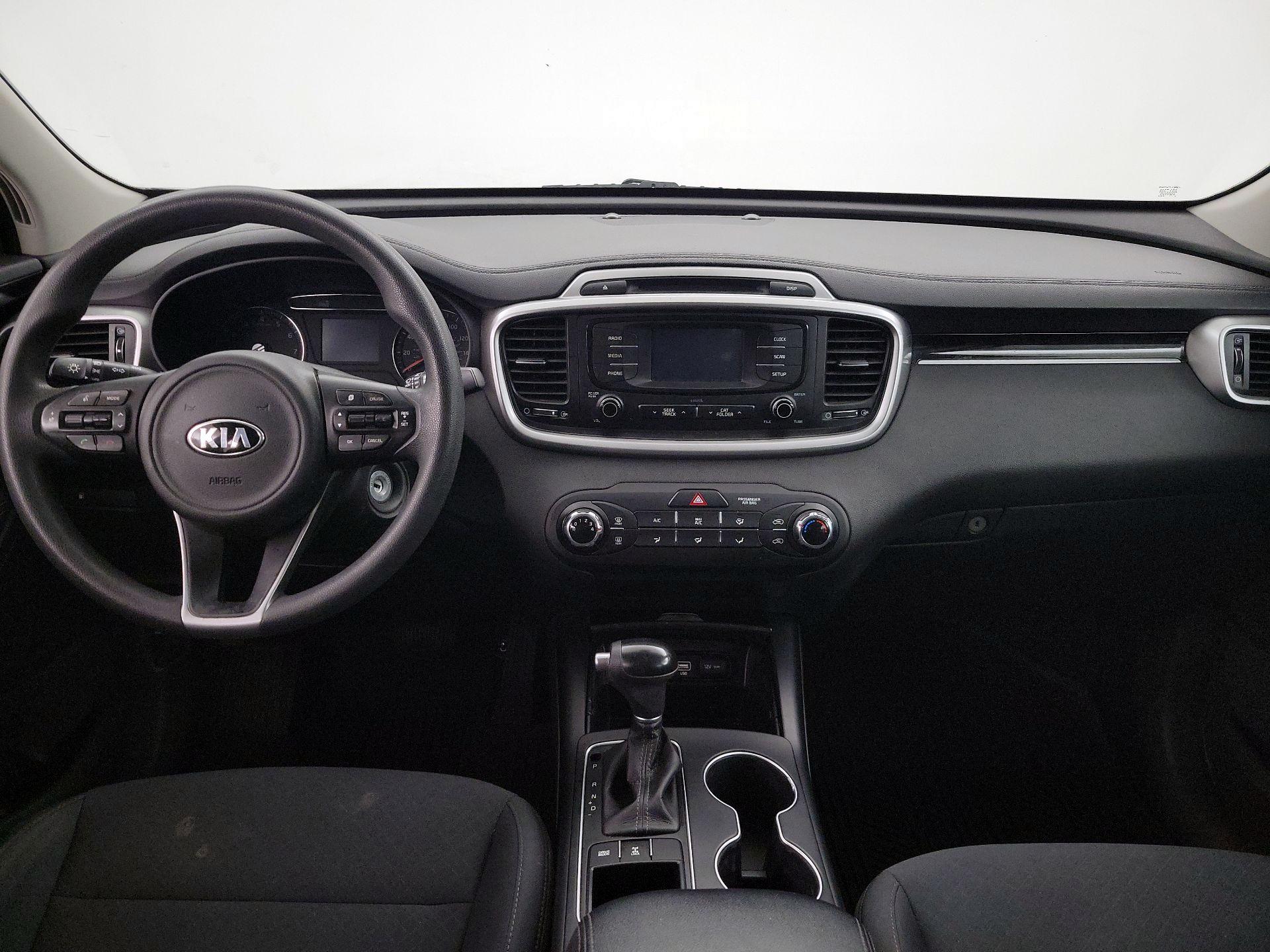 Thumbnail: 2017 Kia Sorento - 9